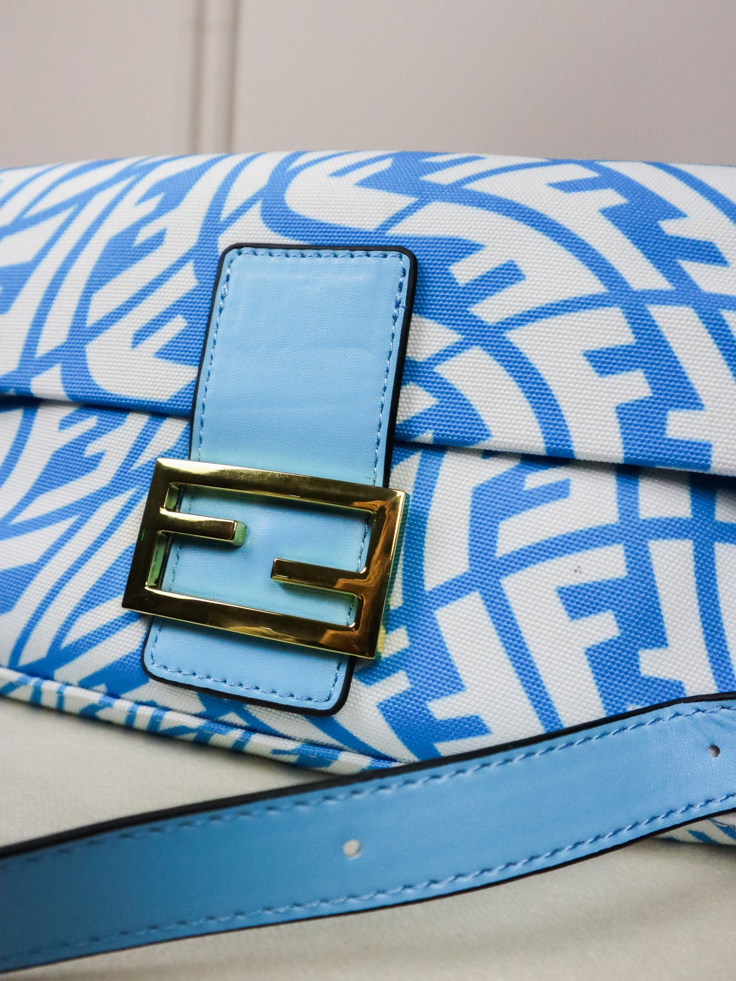 FENDI x Sarah Coleman Borsa FF Vertigo Baguette 1997 azzurra