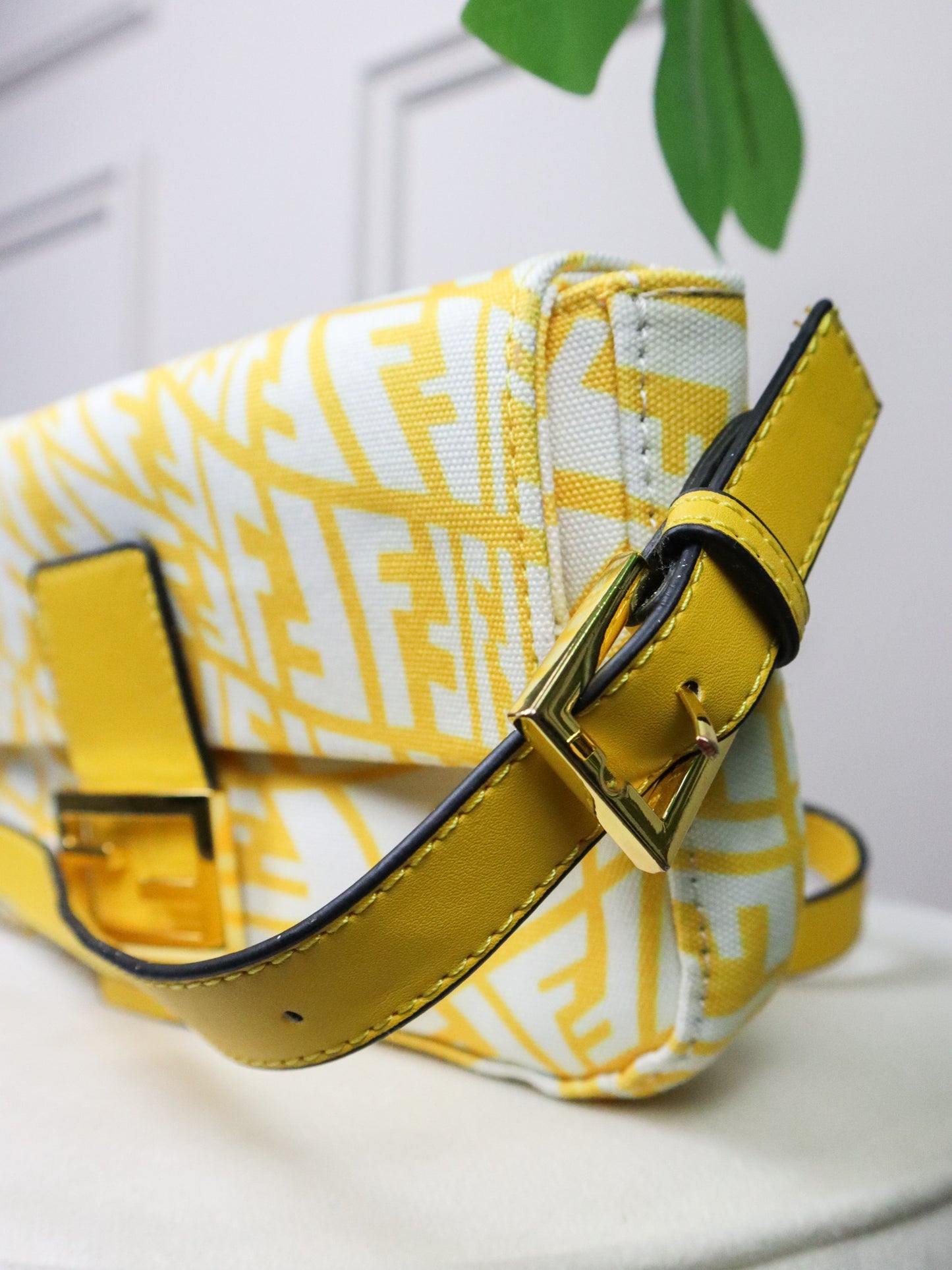 FENDI x Sarah Coleman Borsa FF Vertigo Baguette 1997 gialla