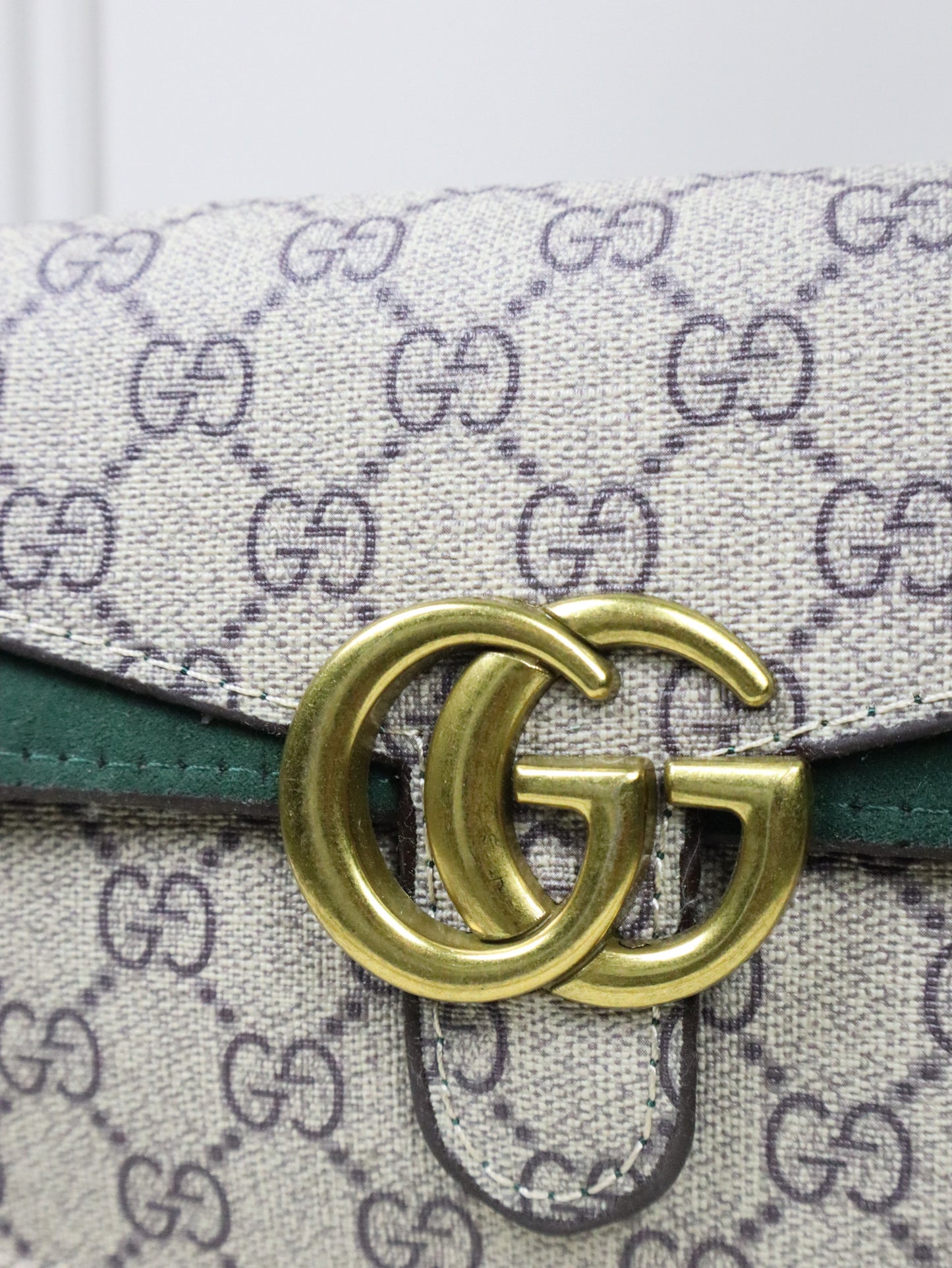 GUCCI Borsa GG Marmont Wallet on Chain beige e verde