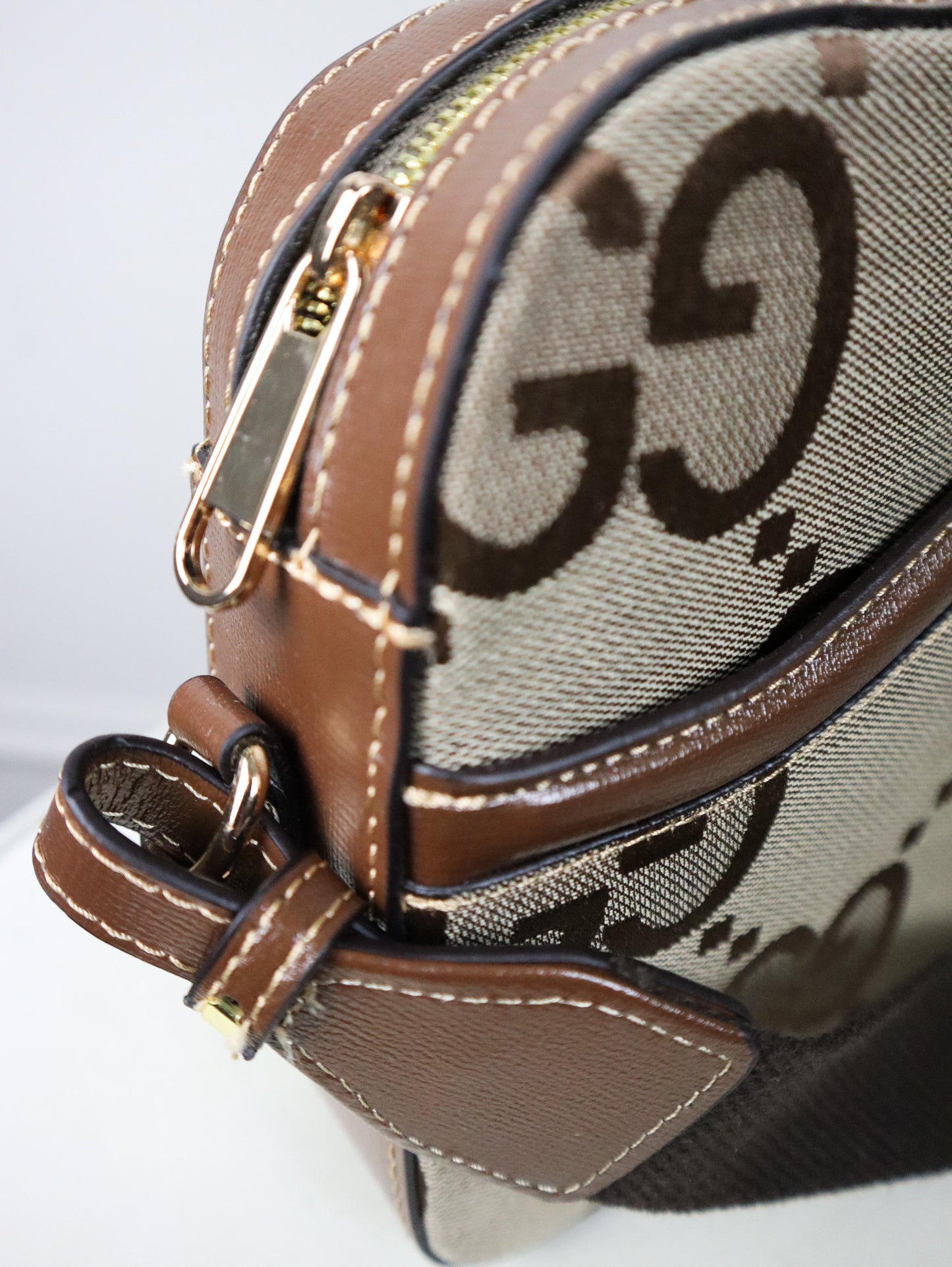 GUCCI Borsa a tracolla in tessuto jumbo GG