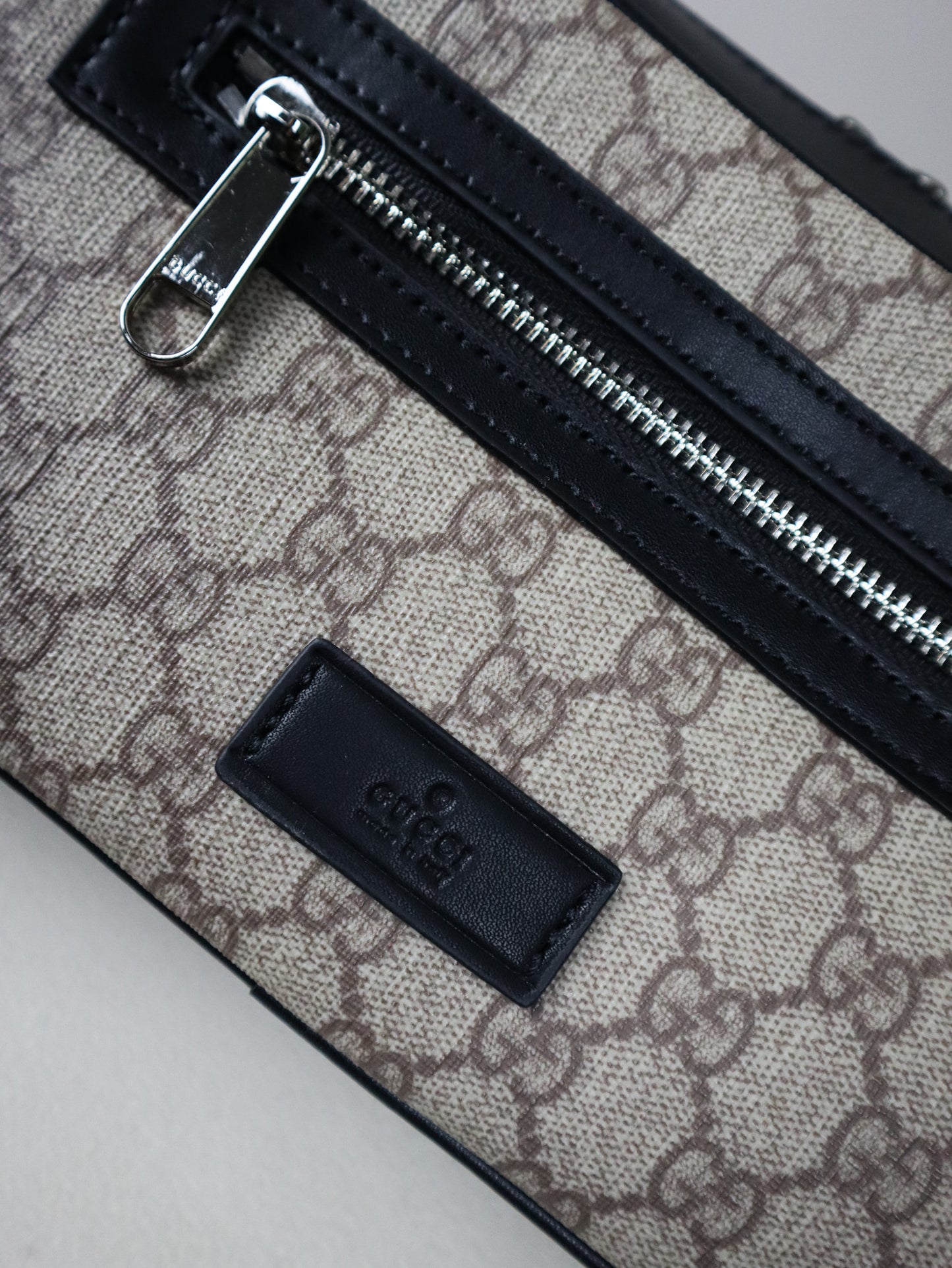 GUCCI Marsupio GG nero e marrone mini