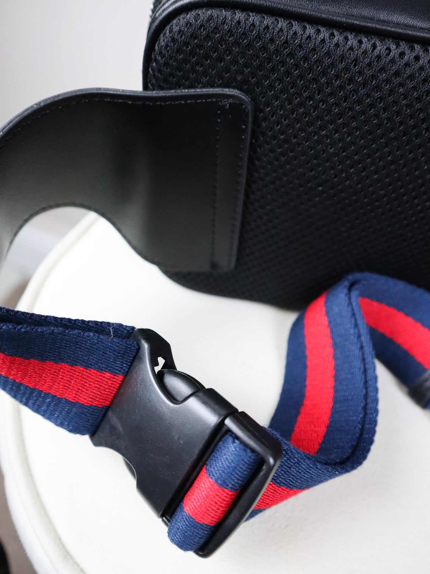 GUCCI Marsupio GG nero e marrone mini