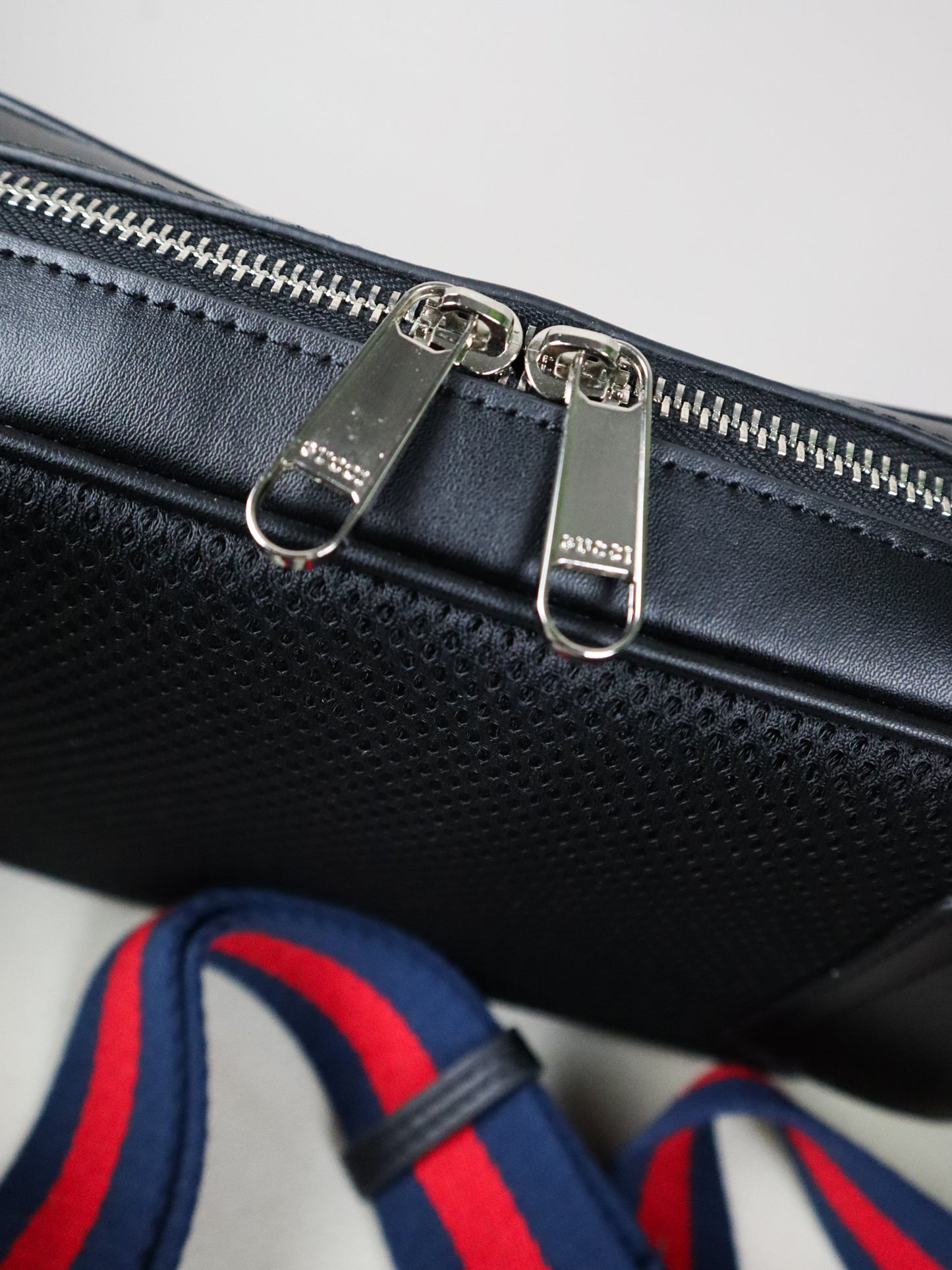 GUCCI Marsupio GG nero e marrone mini