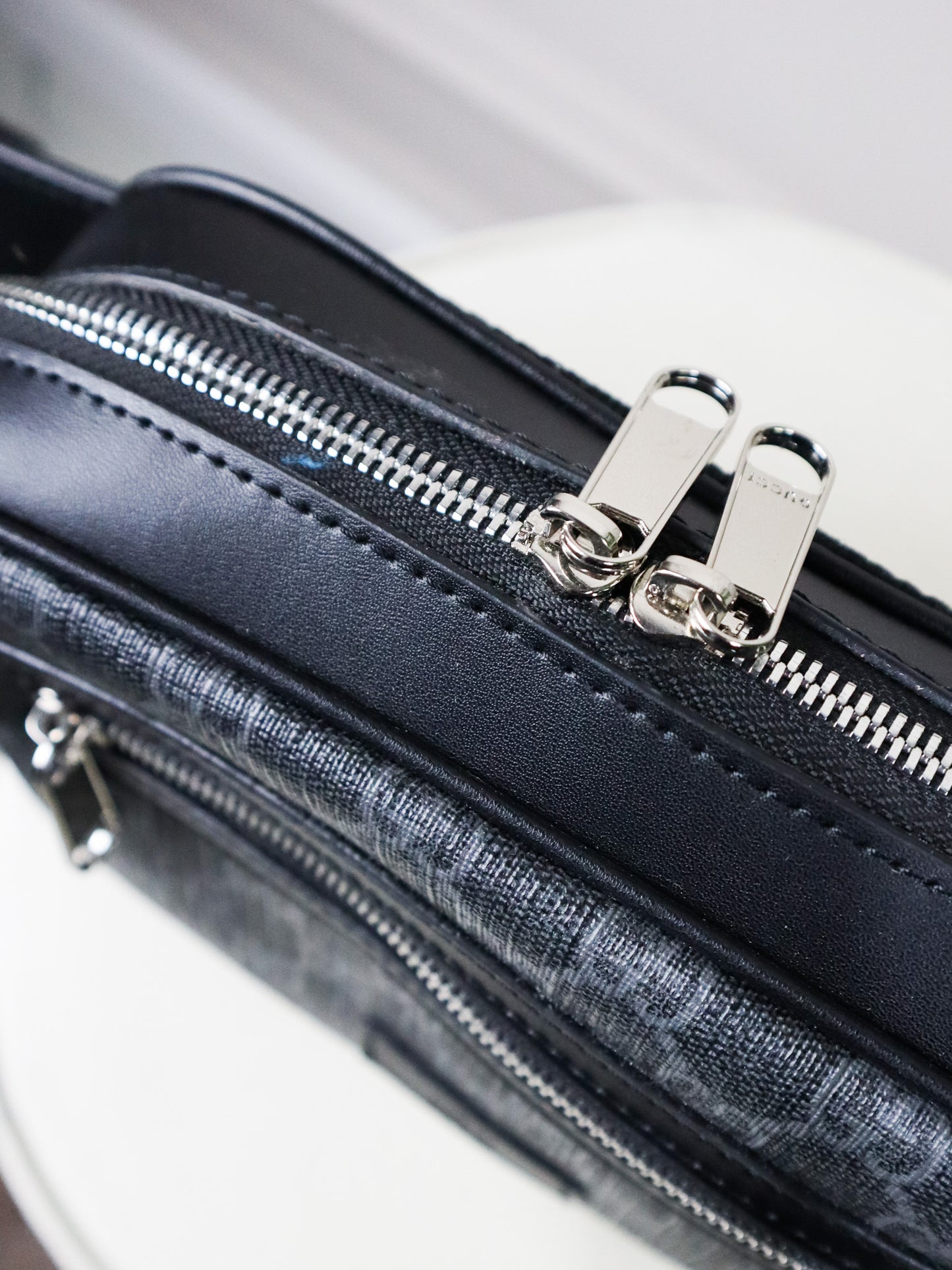 GUCCI Marsupio GG nero mini