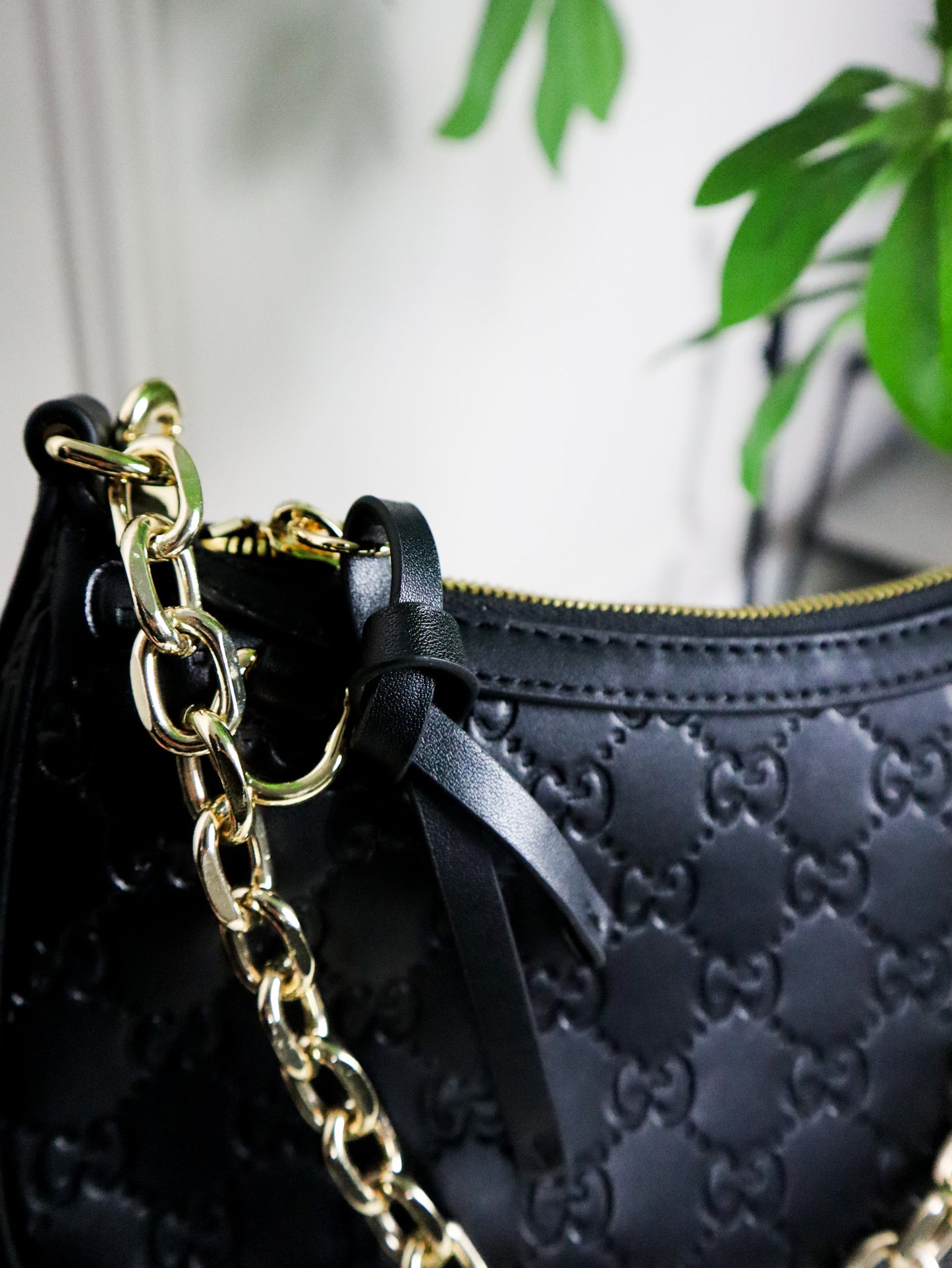 GUCCI Mini borsa a spalla GG Emblem nera