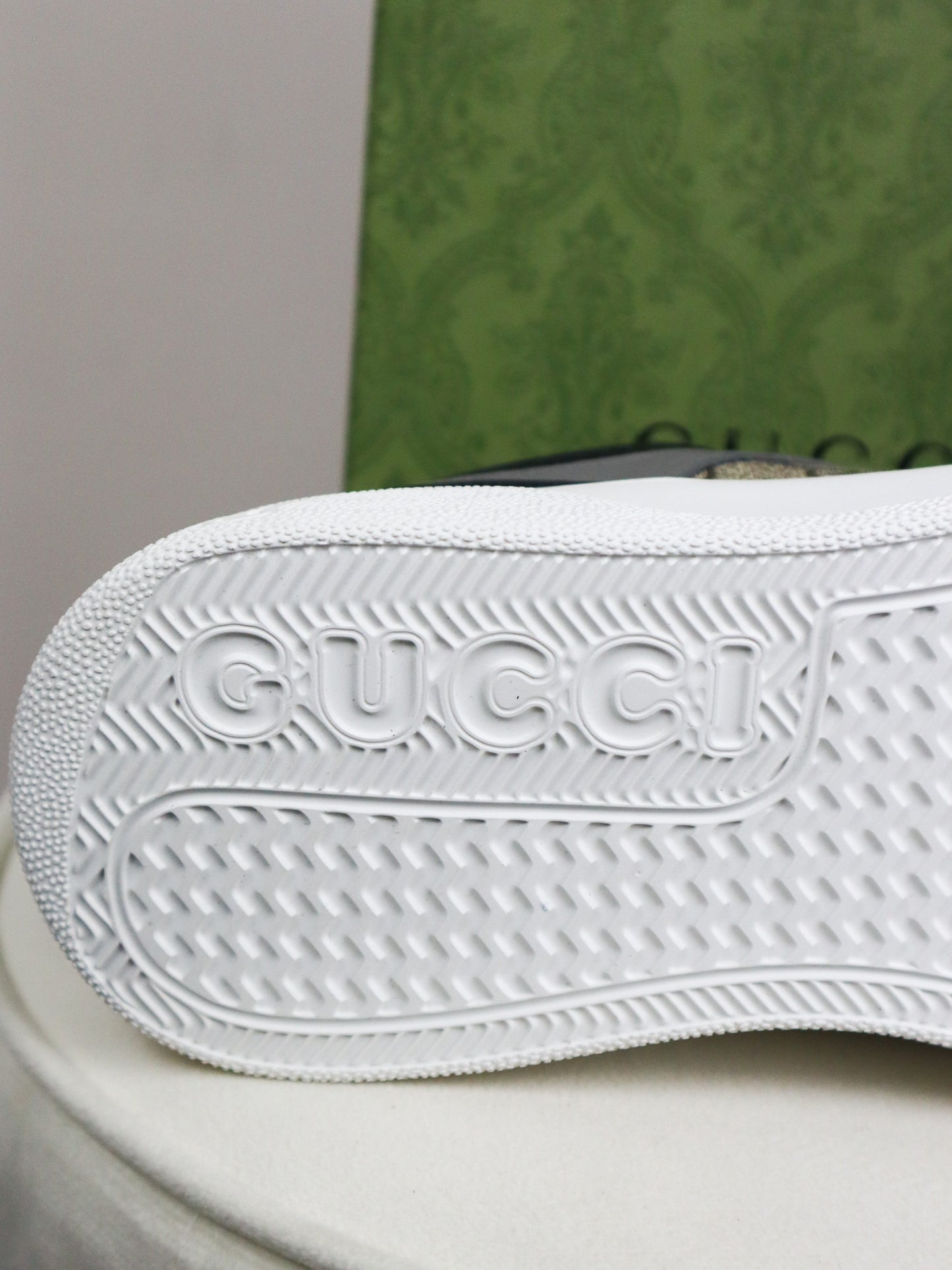 GUCCI Scarpe GG Supreme Sneaker Beige Ebano