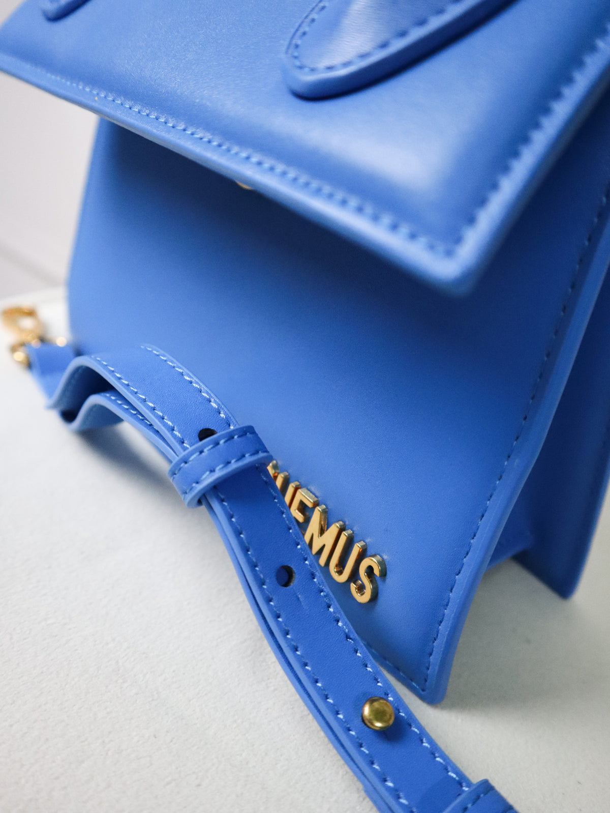 JACQUEMUS La Chiquito azzurra con nodo