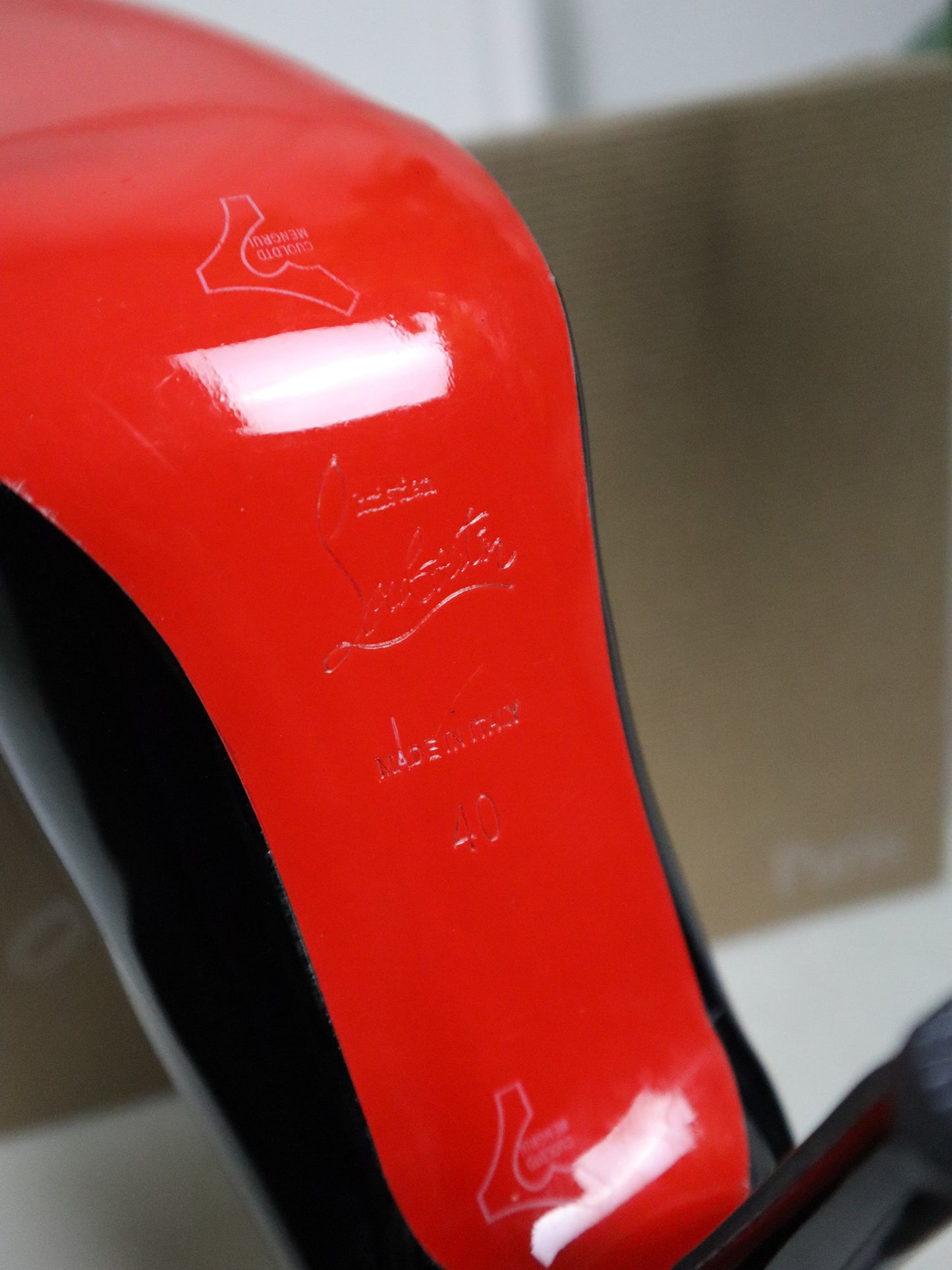 LOUBOUTIN Scarpetta nera