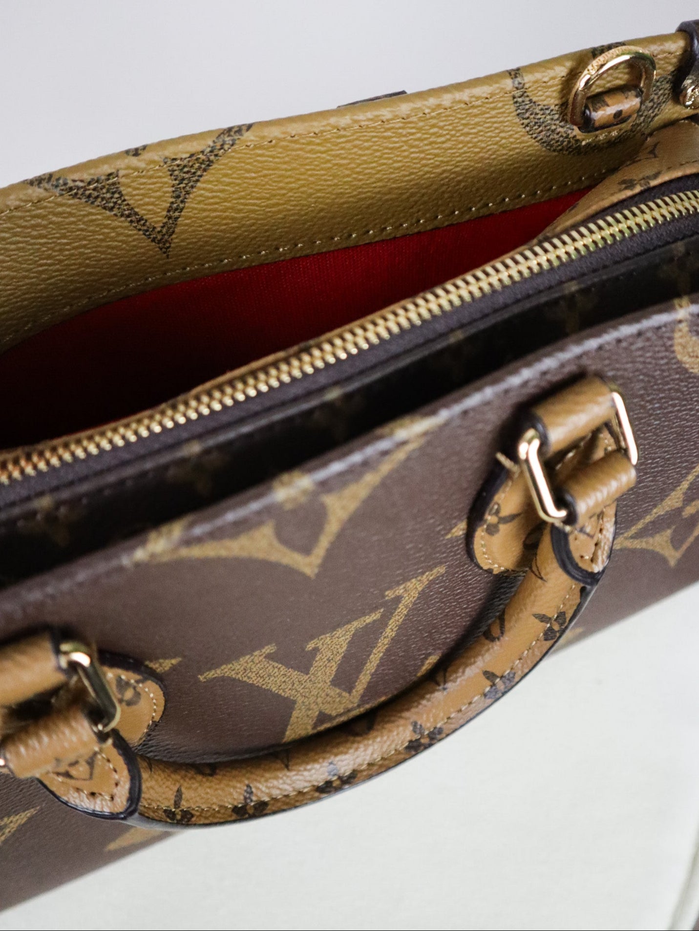 Louis Vuitton Borsa OnTheGo East West con catenella