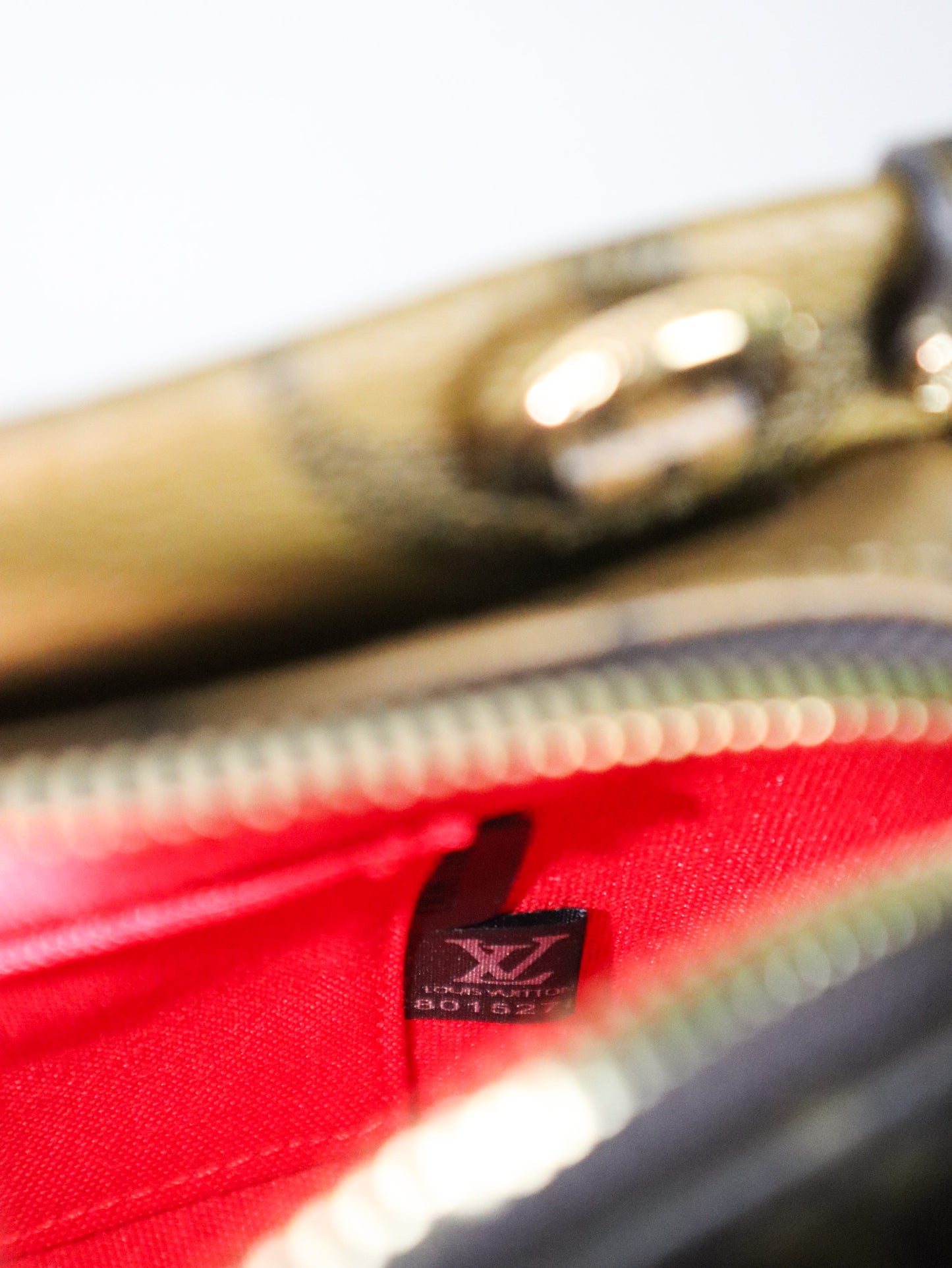 Louis Vuitton Borsa OnTheGo East West con catenella