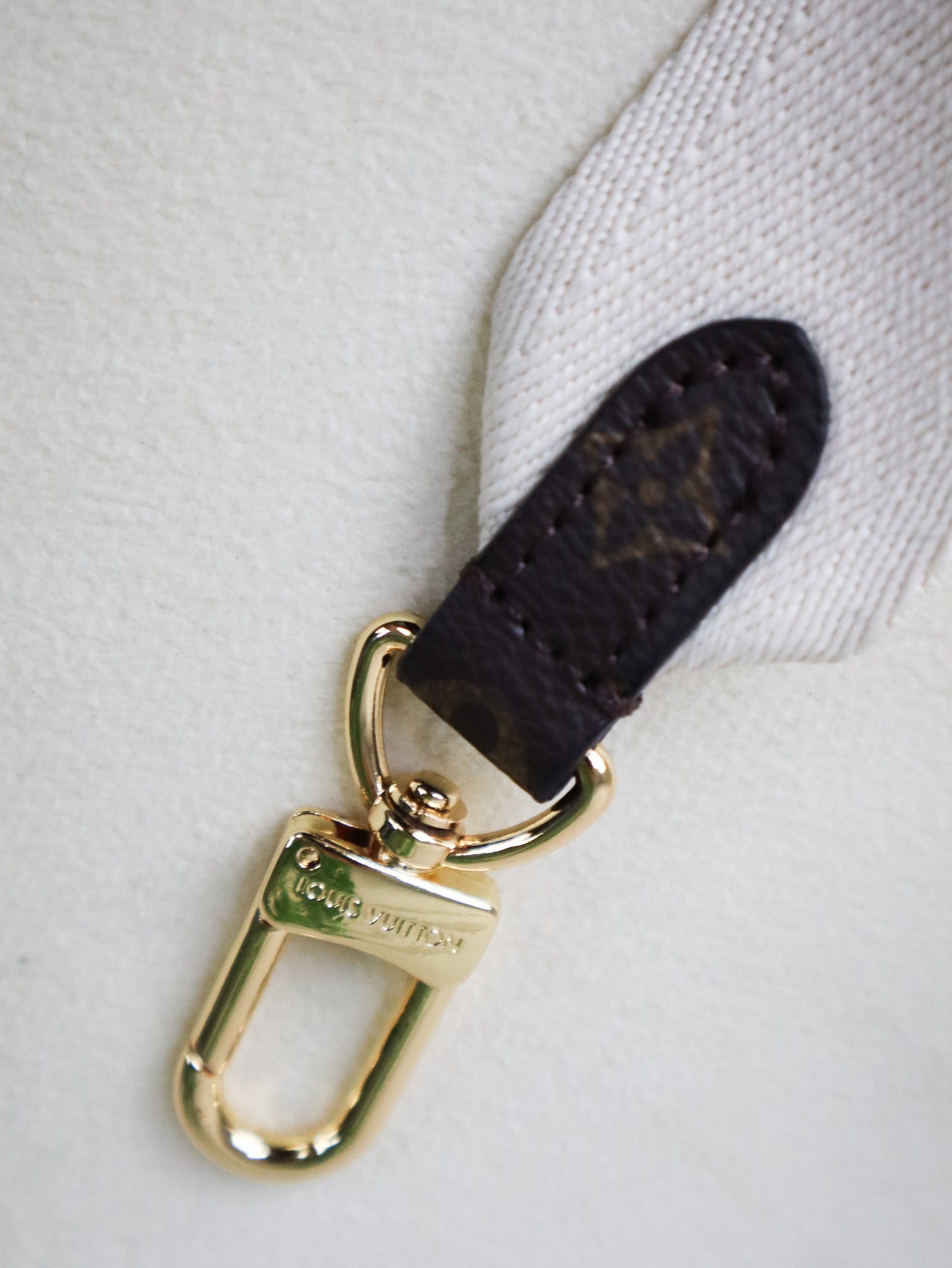 Louis Vuitton Borsa OnTheGo East West con catenella