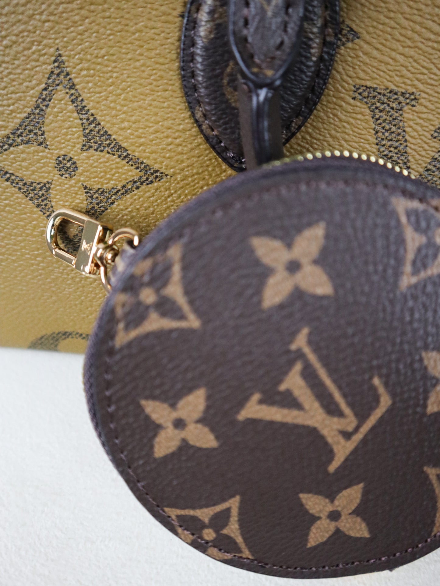 Louis Vuitton Borsa OnTheGo East West con catenella