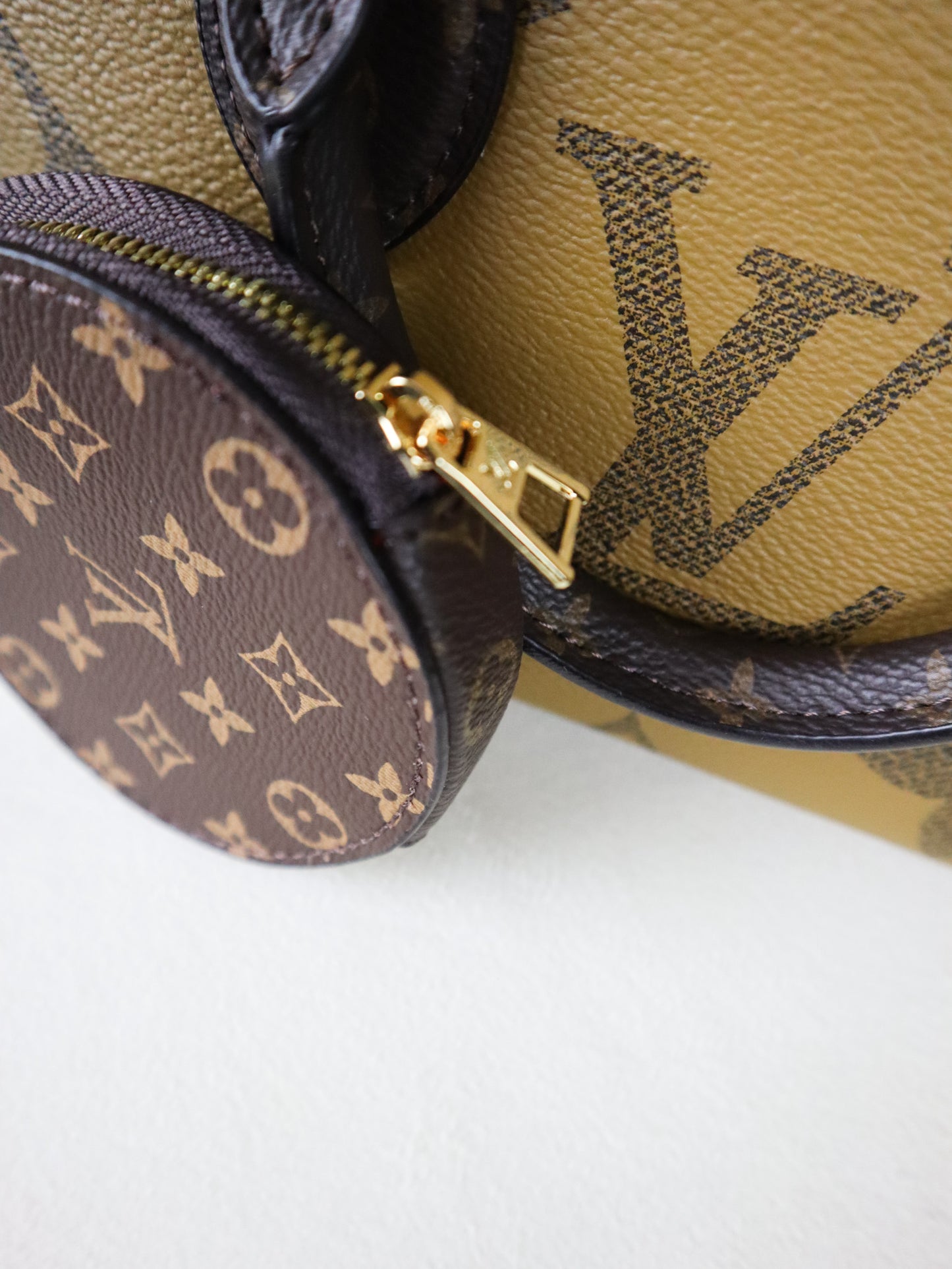Louis Vuitton Borsa OnTheGo East West con catenella