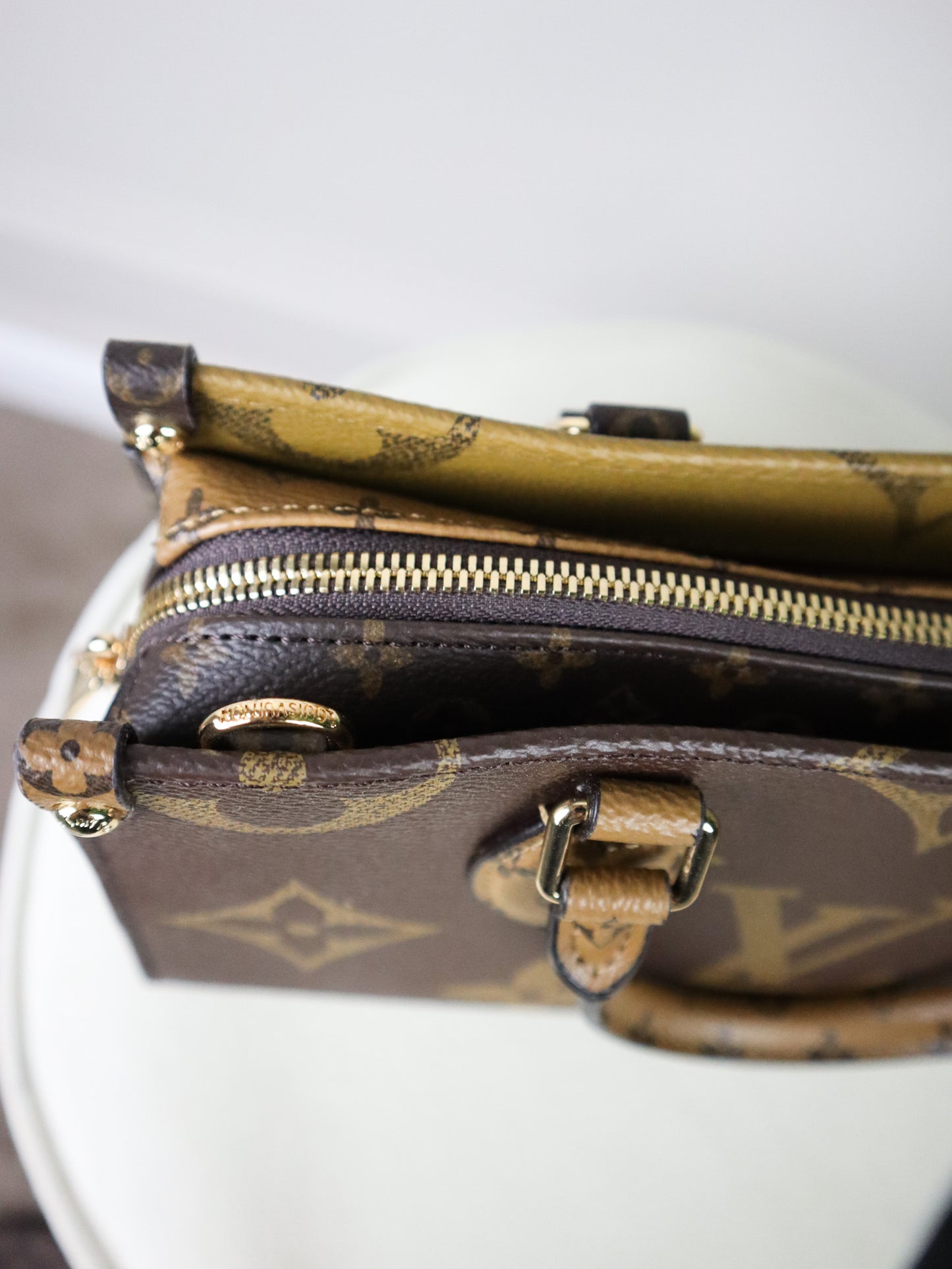 Louis Vuitton Borsa OnTheGo East West con catenella