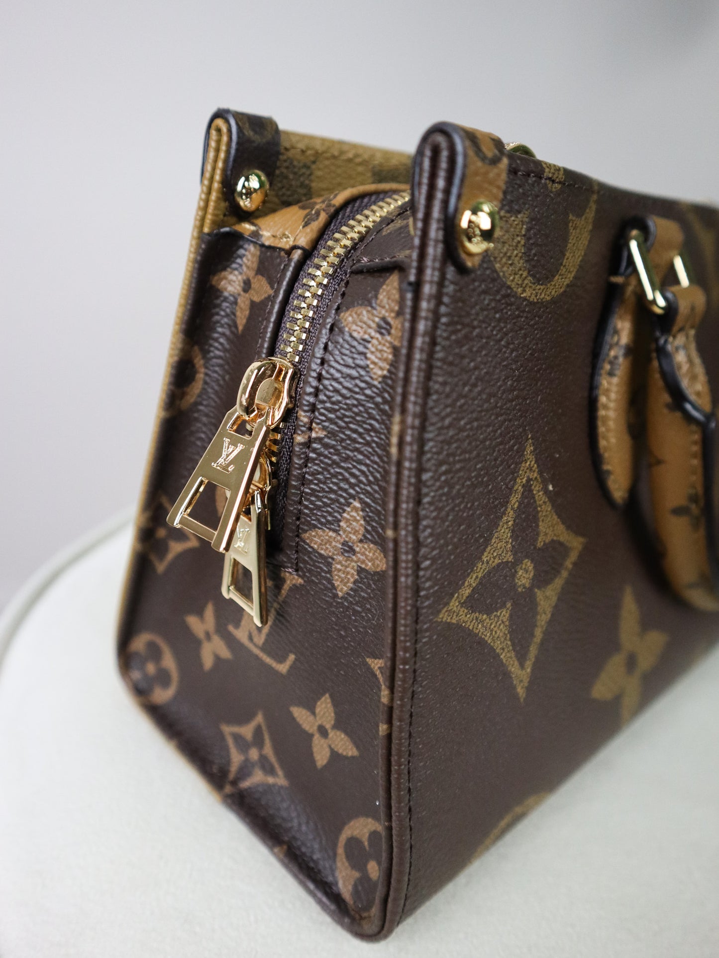 Louis Vuitton Borsa OnTheGo East West con catenella