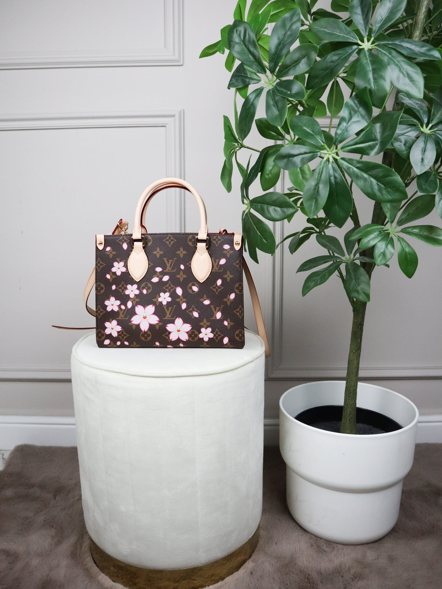 LOUIS VUITTON × Takashi Murakami OnTheGo PM fiore di ciliegio