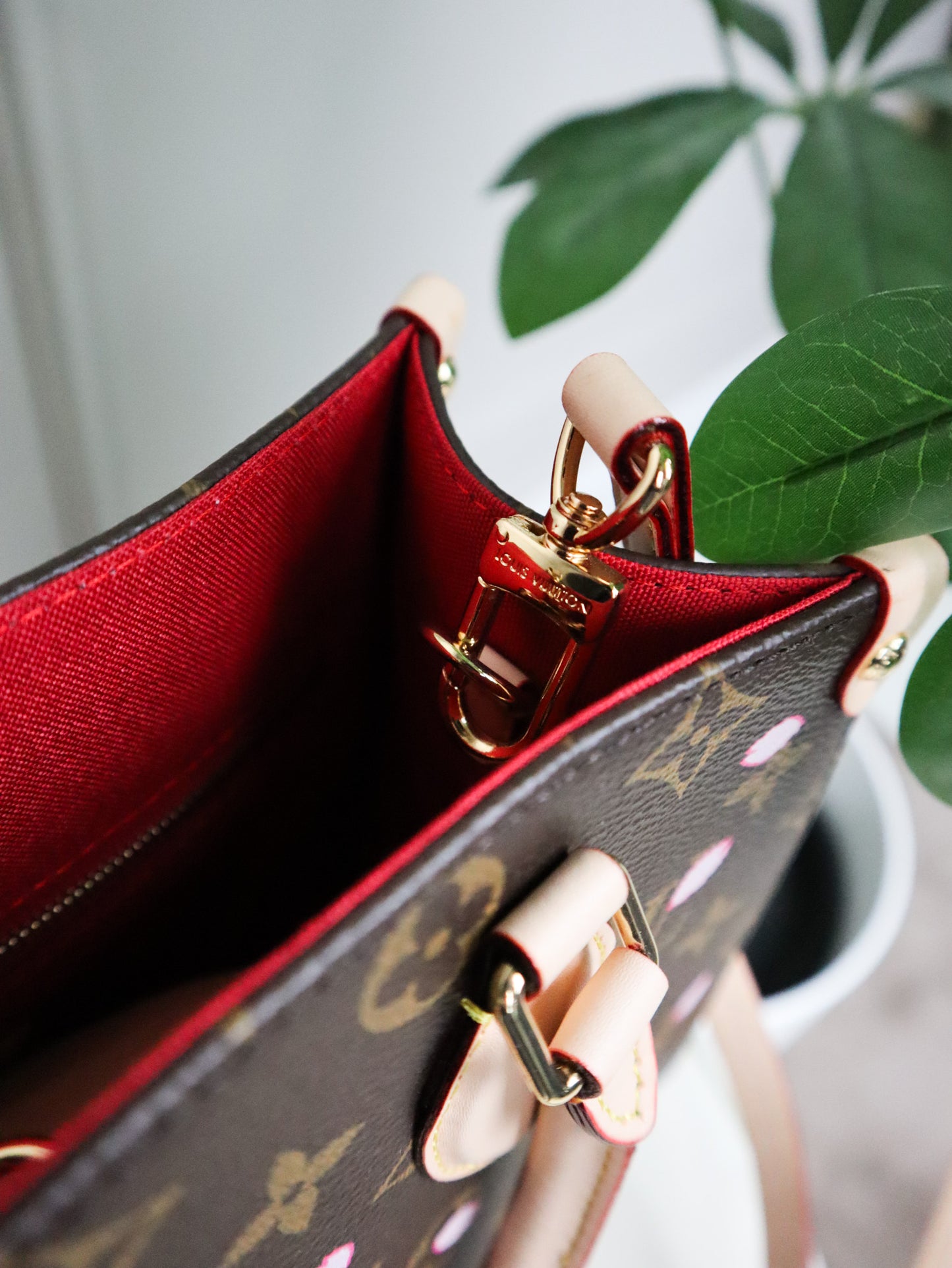 LOUIS VUITTON × Takashi Murakami OnTheGo PM fiore di ciliegio