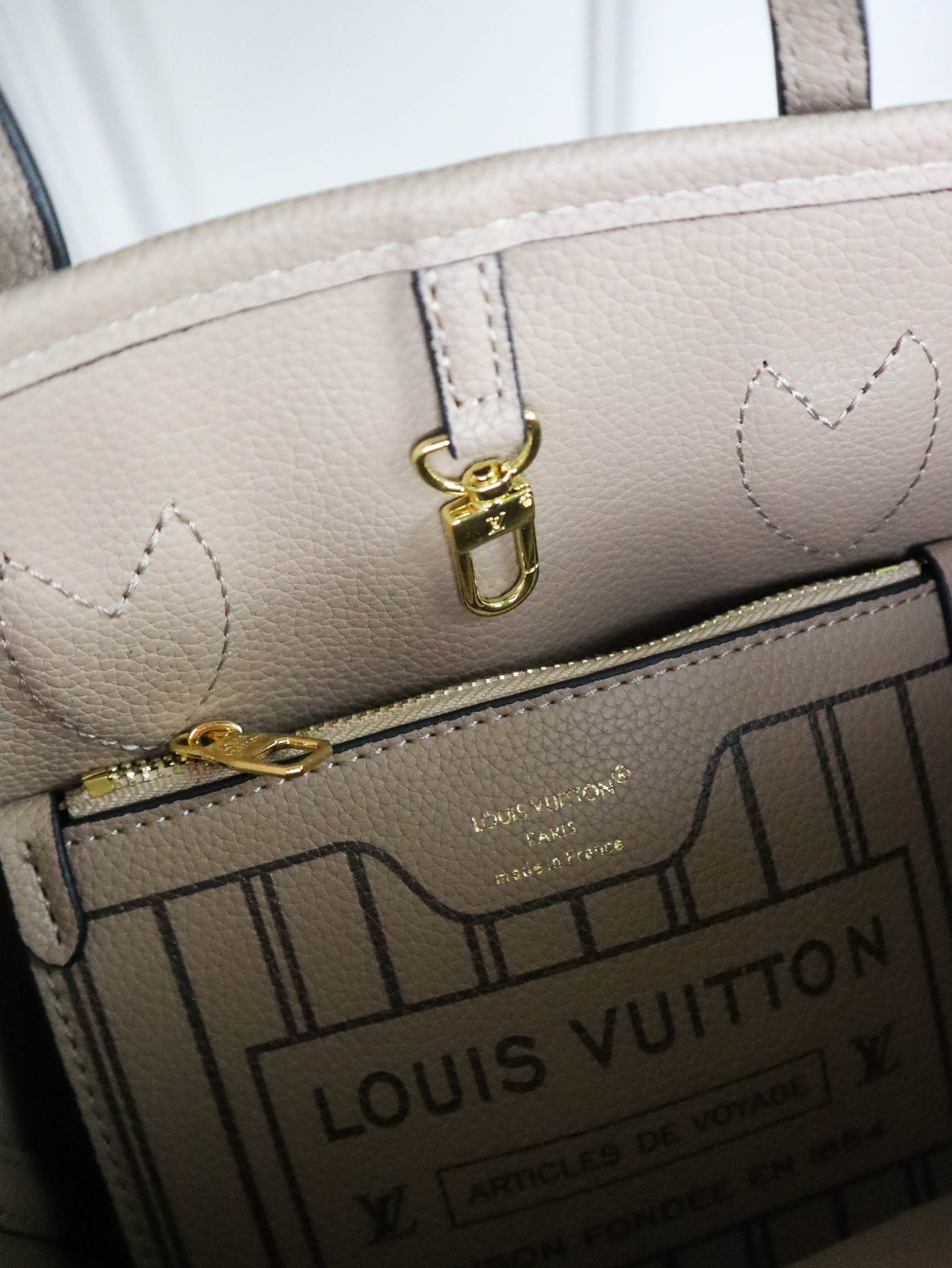 Louis Vuitton Neverfull Bandoulière Inside Out BB