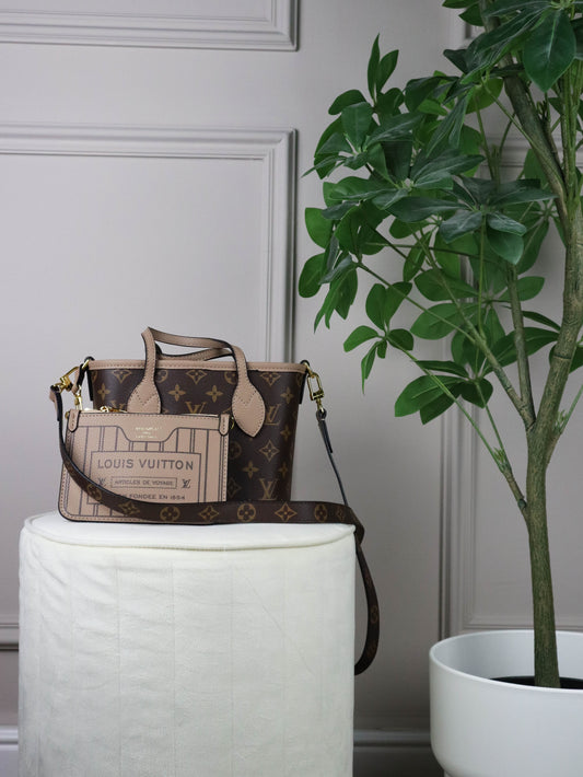 Louis Vuitton Neverfull Bandoulière Inside Out BB