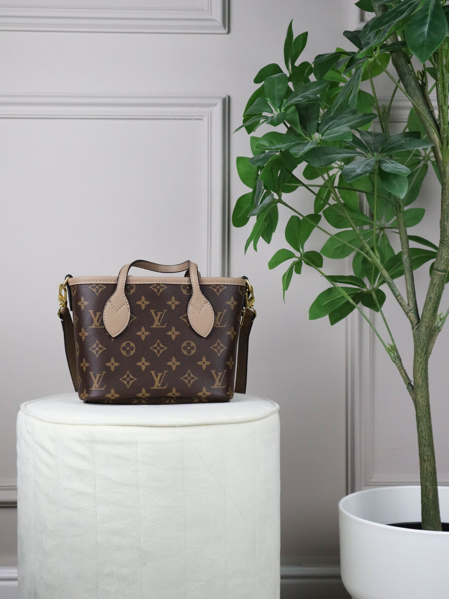 Louis Vuitton Neverfull Bandoulière Inside Out BB