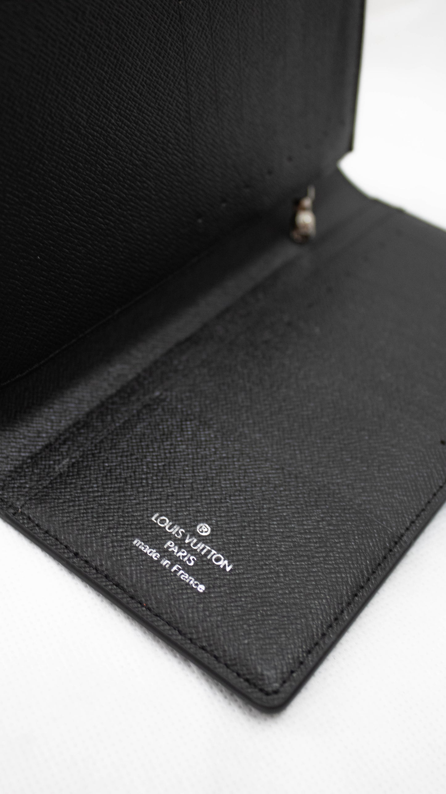 Louis Vuitton Portafoglio verticale Brazza nero da uomo