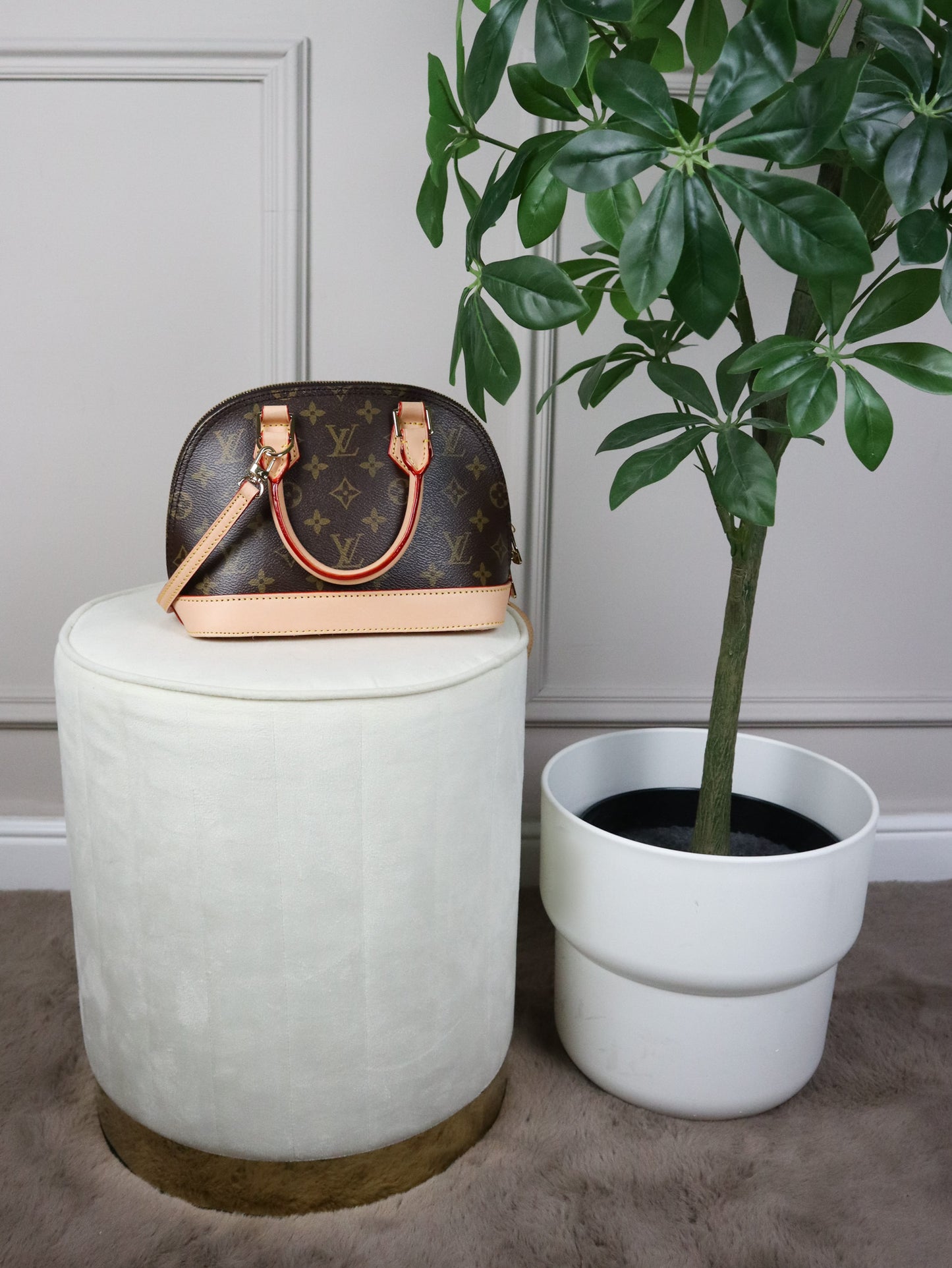 Louis Vuitton Alma monogram