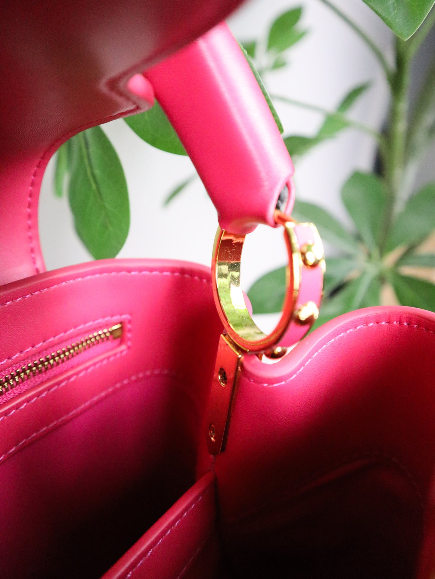 Louis Vuitton Borsa Capucines fucsia