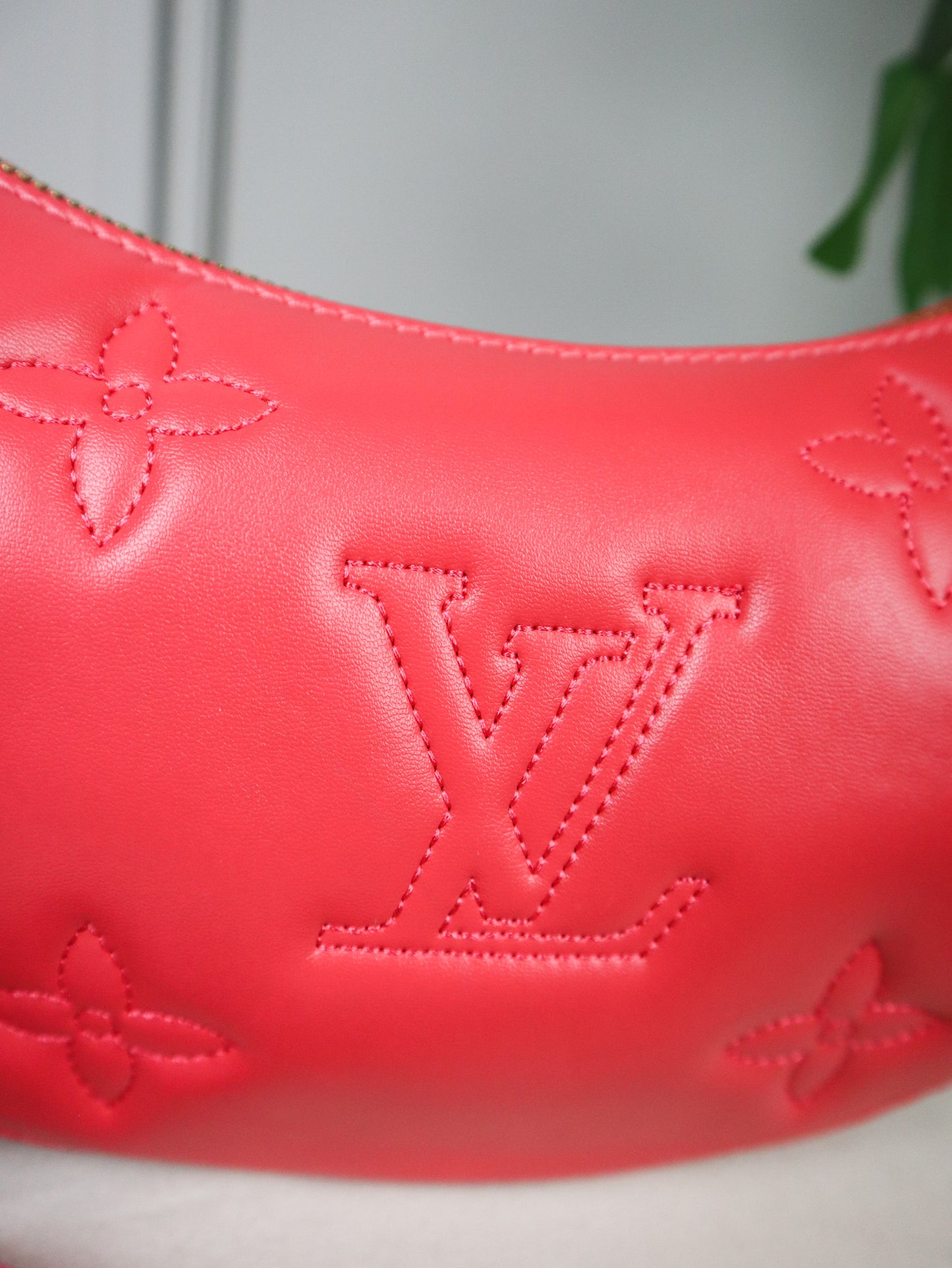 Louis Vuitton Borsa Over the Moon fucsia