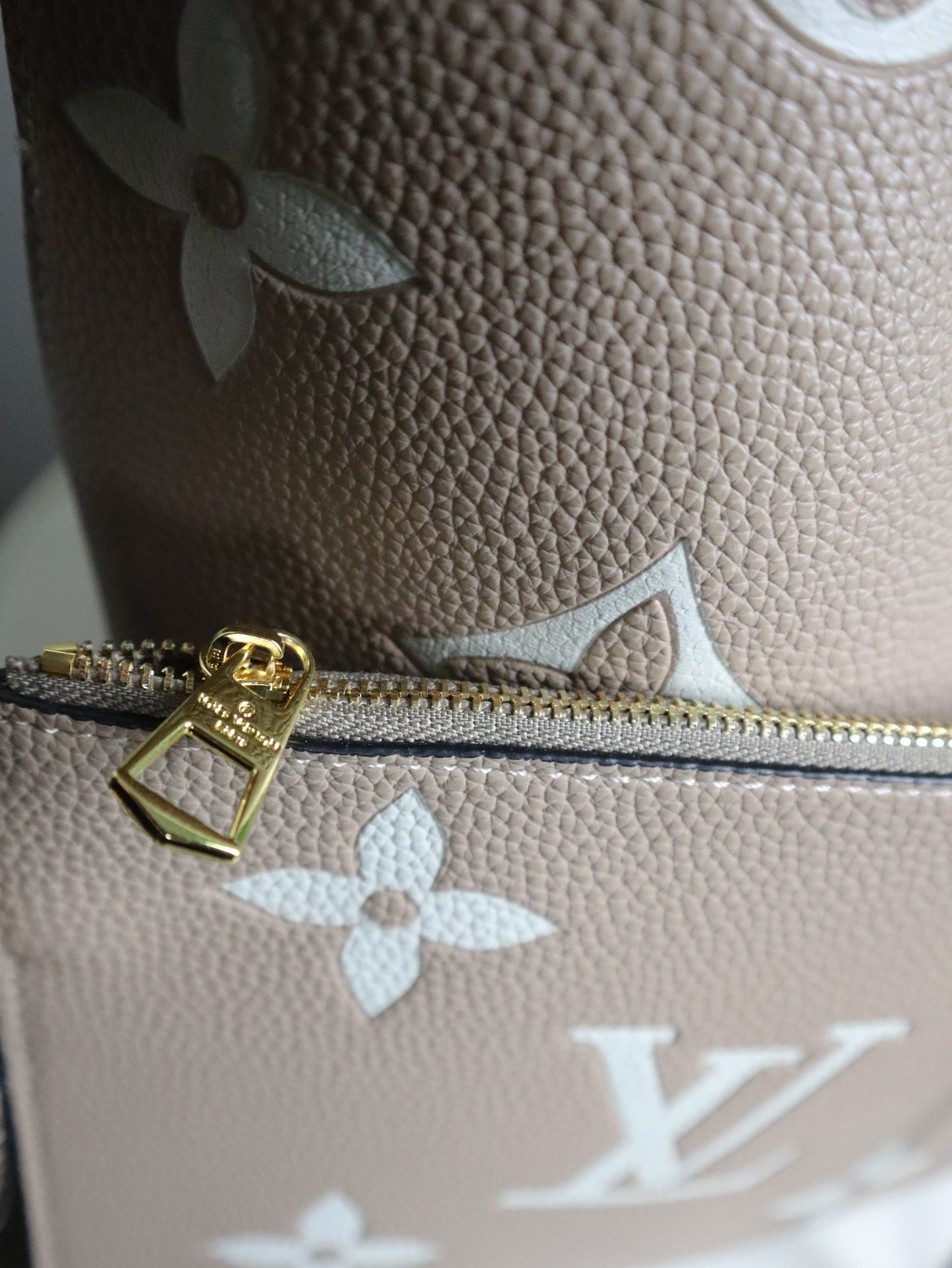 Louis Vuitton Borsa a Spalla Néonoé beige