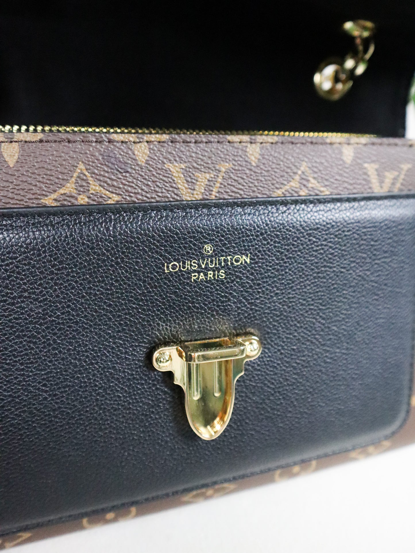 Louis Vuitton Borsa a Spalla Victoire Monogram