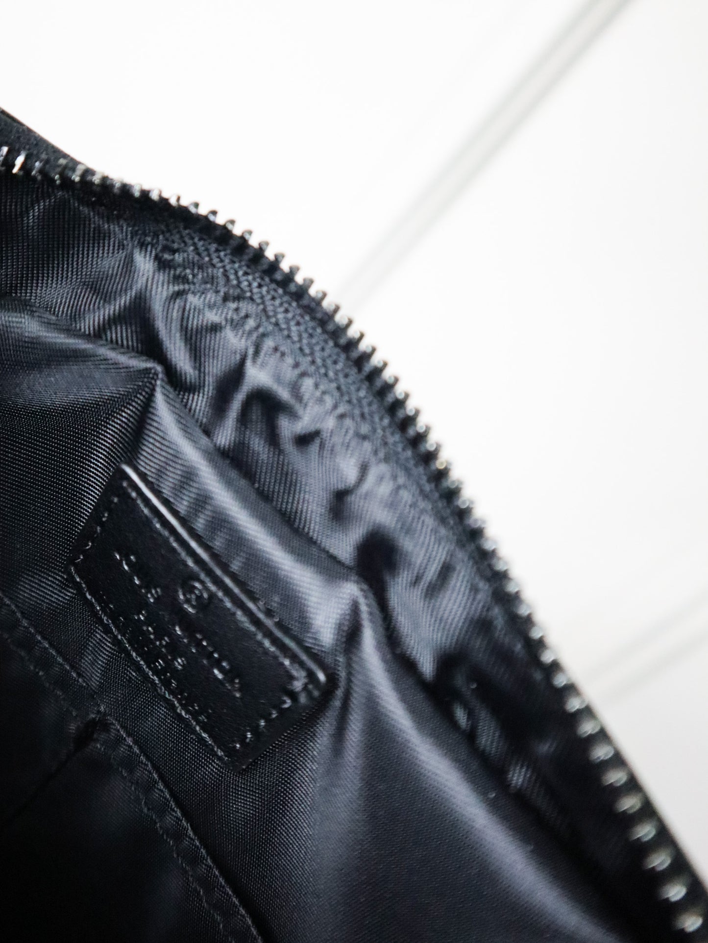 Louis Vuitton Borsa a tracolla Shadow Duo con monogramma nera