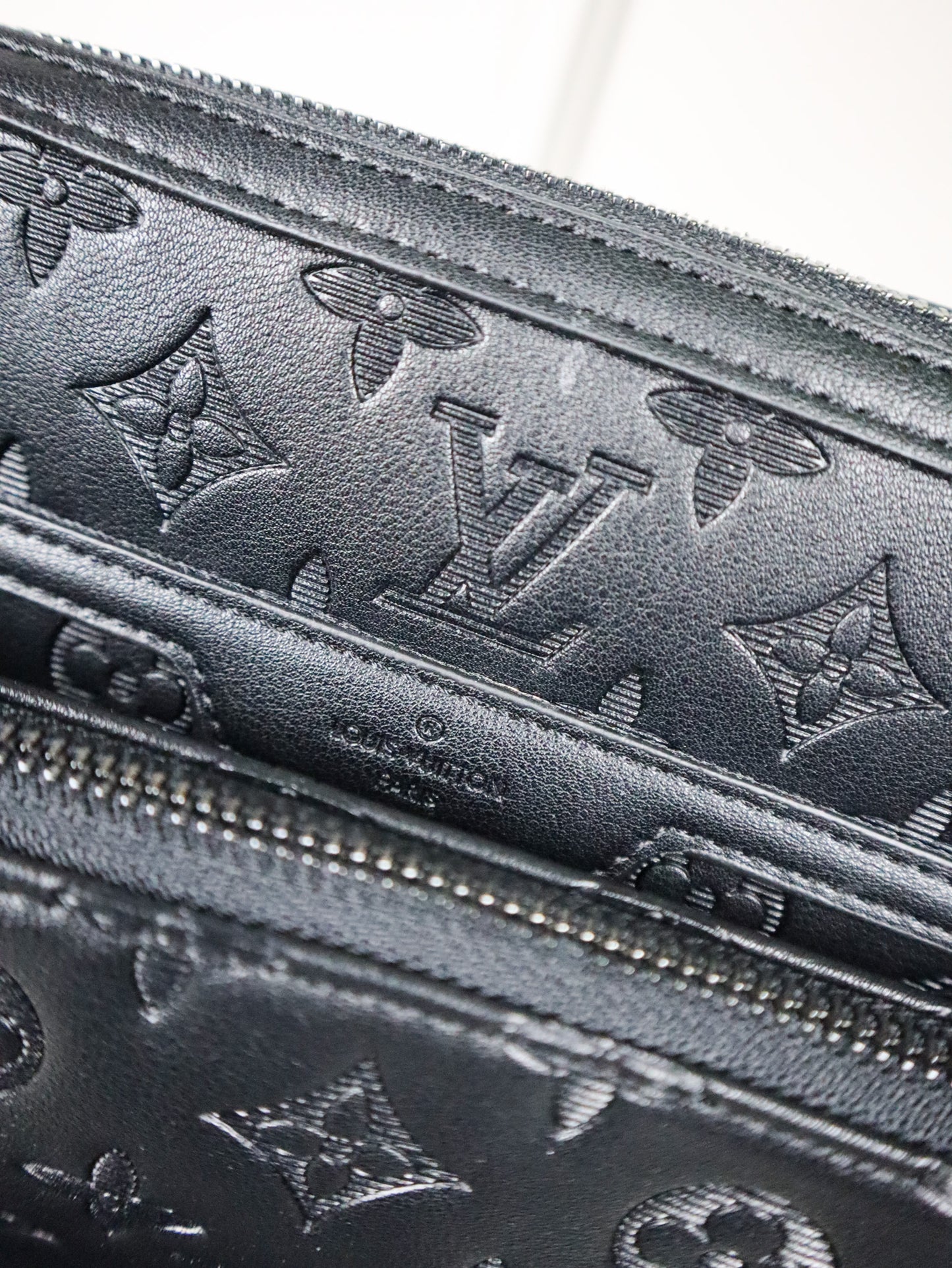 Louis Vuitton Borsa a tracolla Shadow Duo con monogramma nera