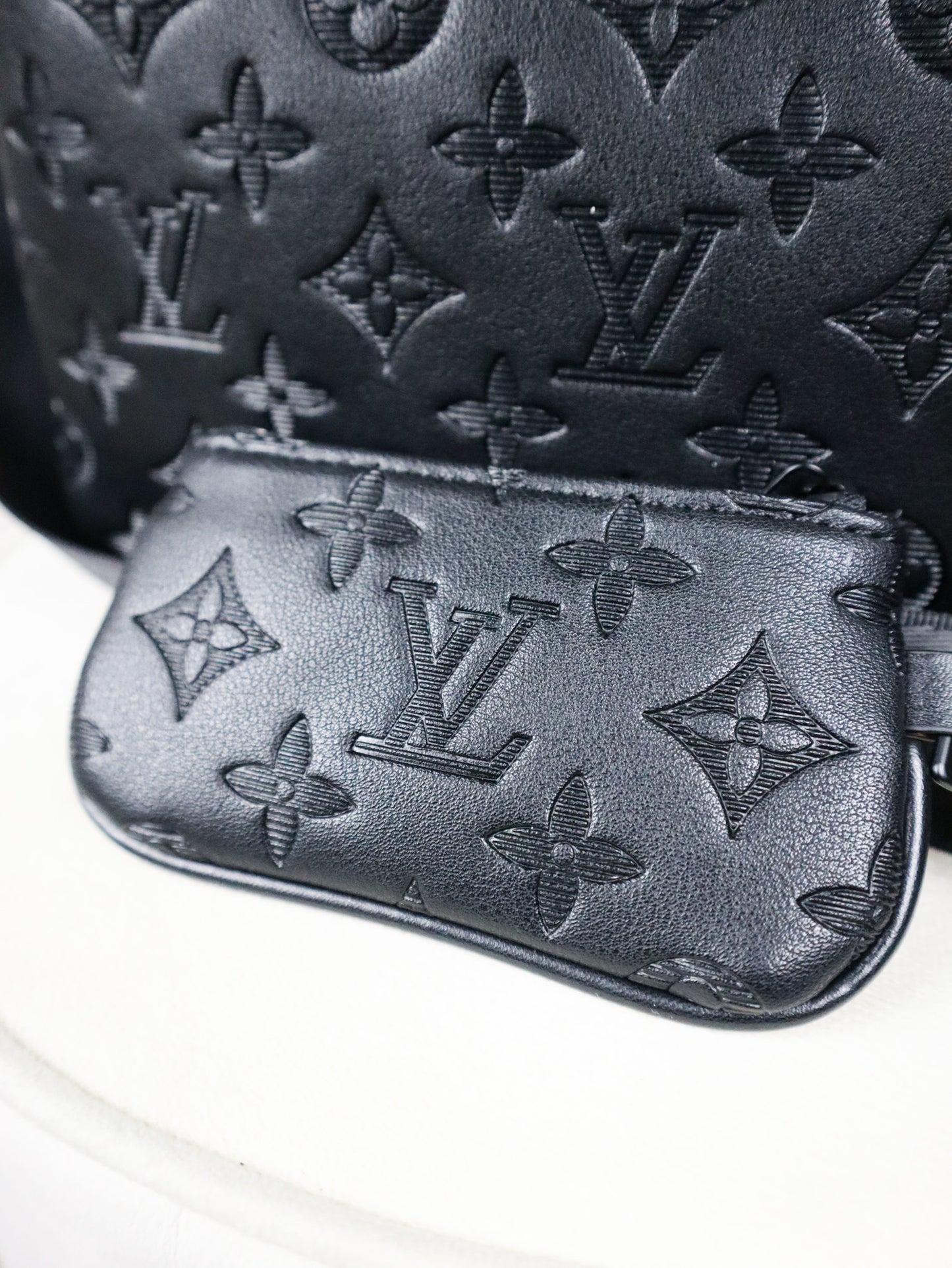 Louis Vuitton Borsa a tracolla Shadow Duo con monogramma nera