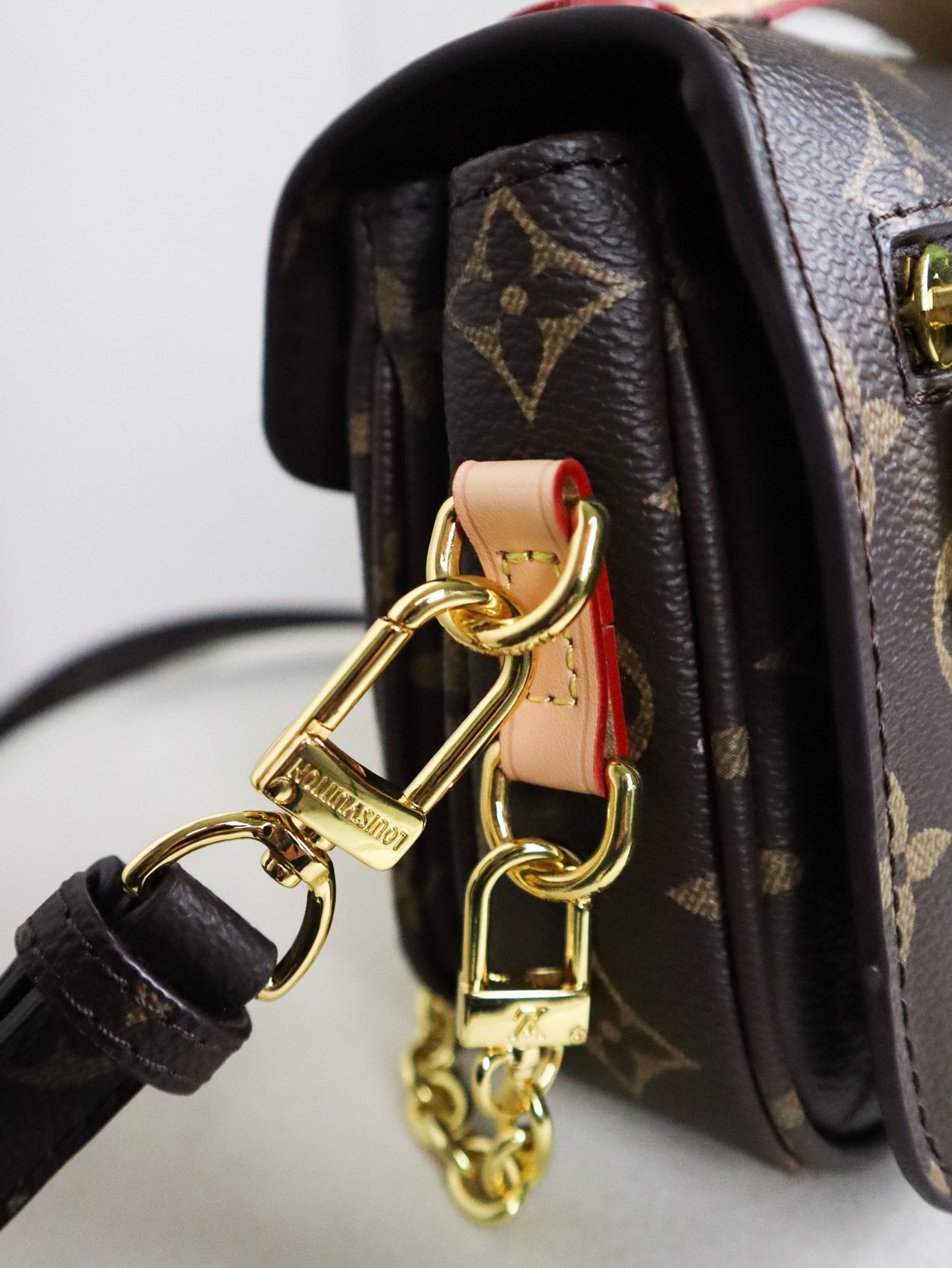 Louis Vuitton Pochette Métis monogram