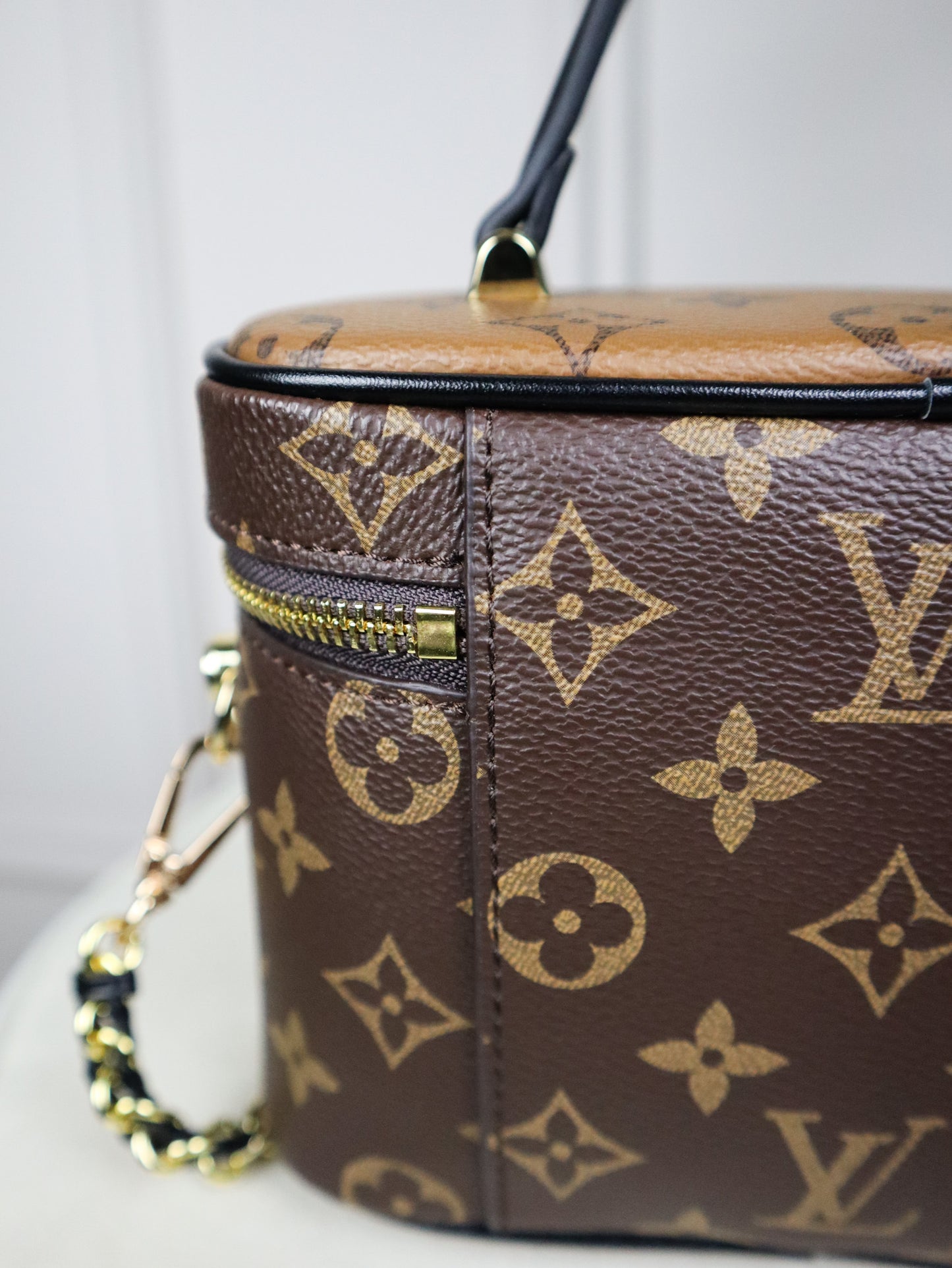 Louis Vuitton Pochette Vanity con catenella Monogram Reverse Canvas