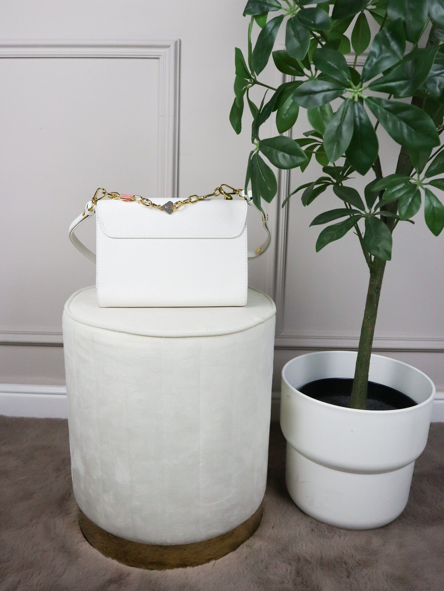 Louis Vuitton Twist MM bianca