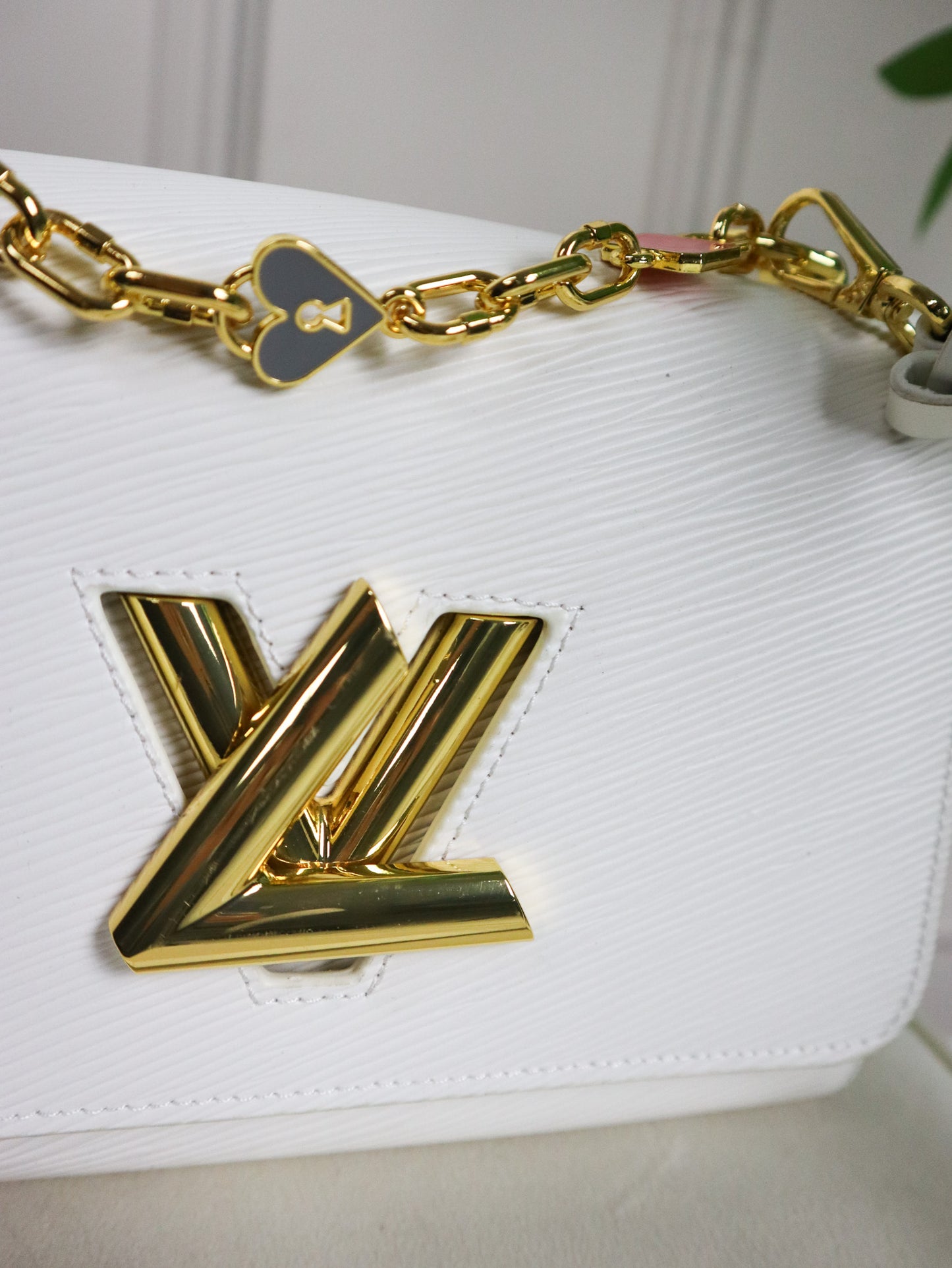 Louis Vuitton Twist MM bianca