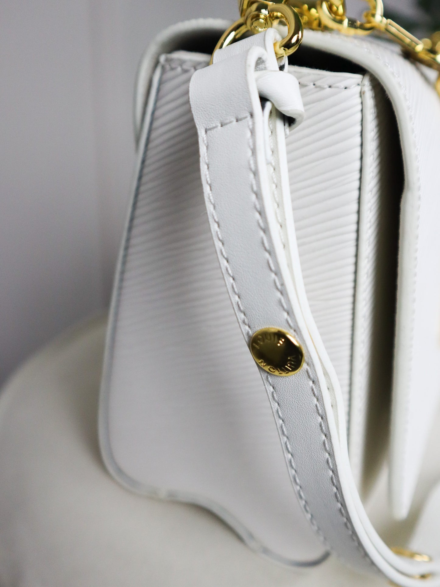 Louis Vuitton Twist MM bianca