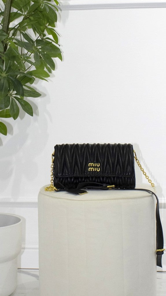 MIU MIU Borsa matelassé rettangolare nera