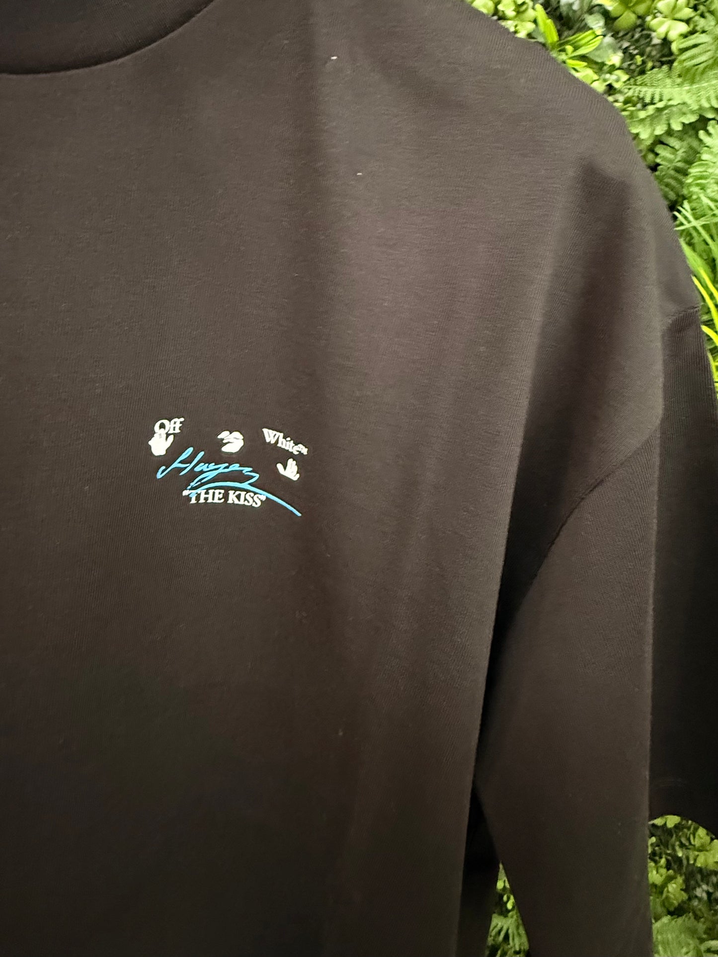 OFF WHITE The Kiss T-Shirt