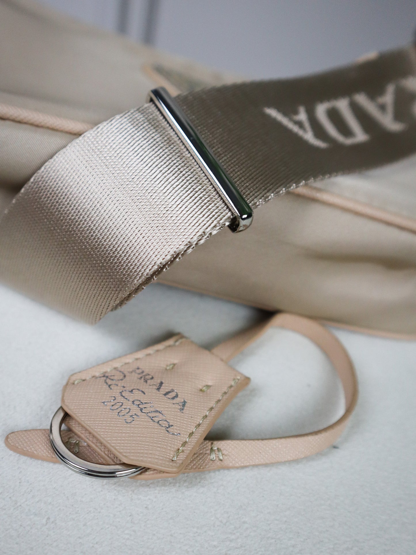 PRADA Borsa Re-Edition 2005 beige