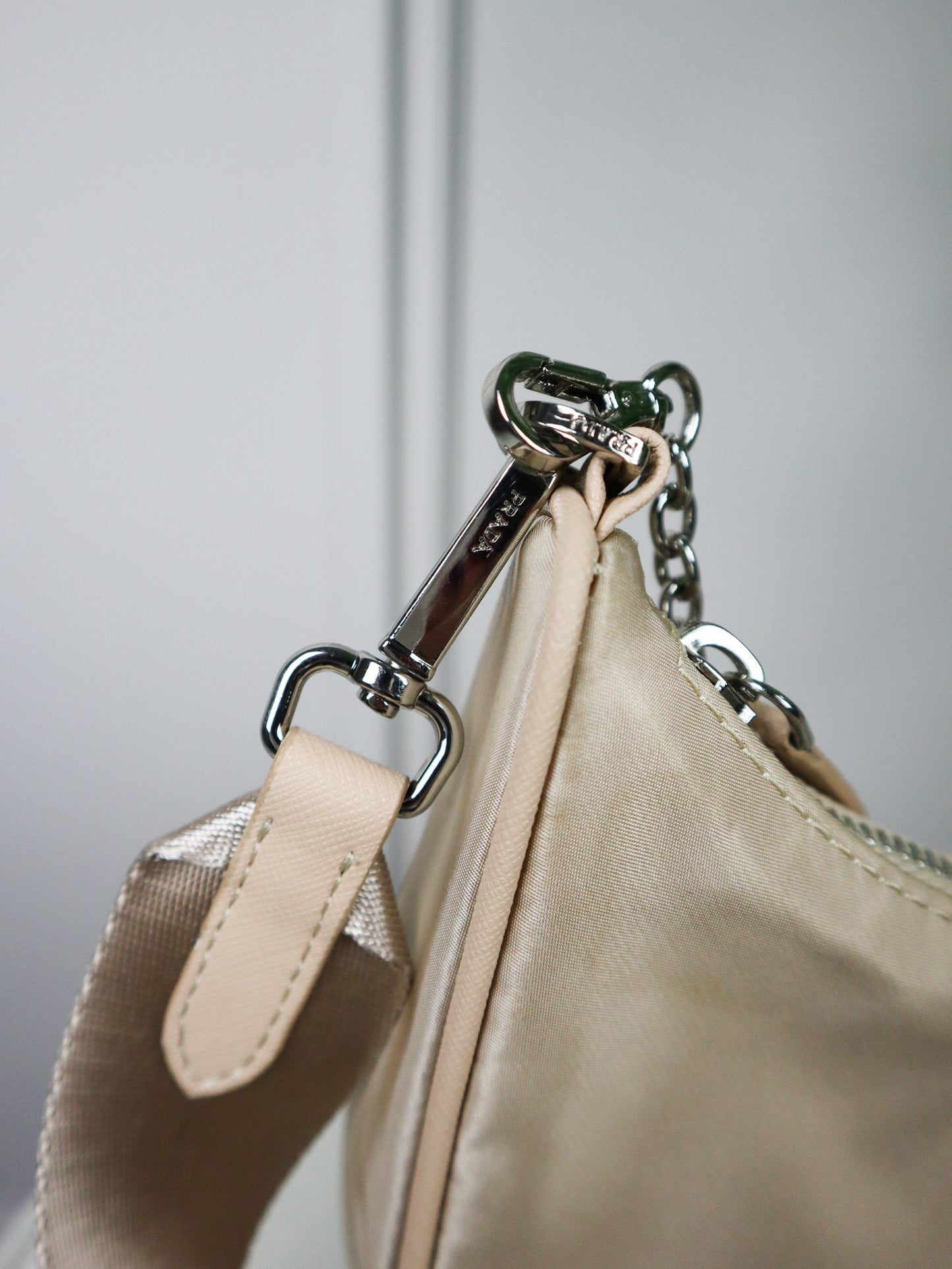 PRADA Borsa Re-Edition 2005 beige