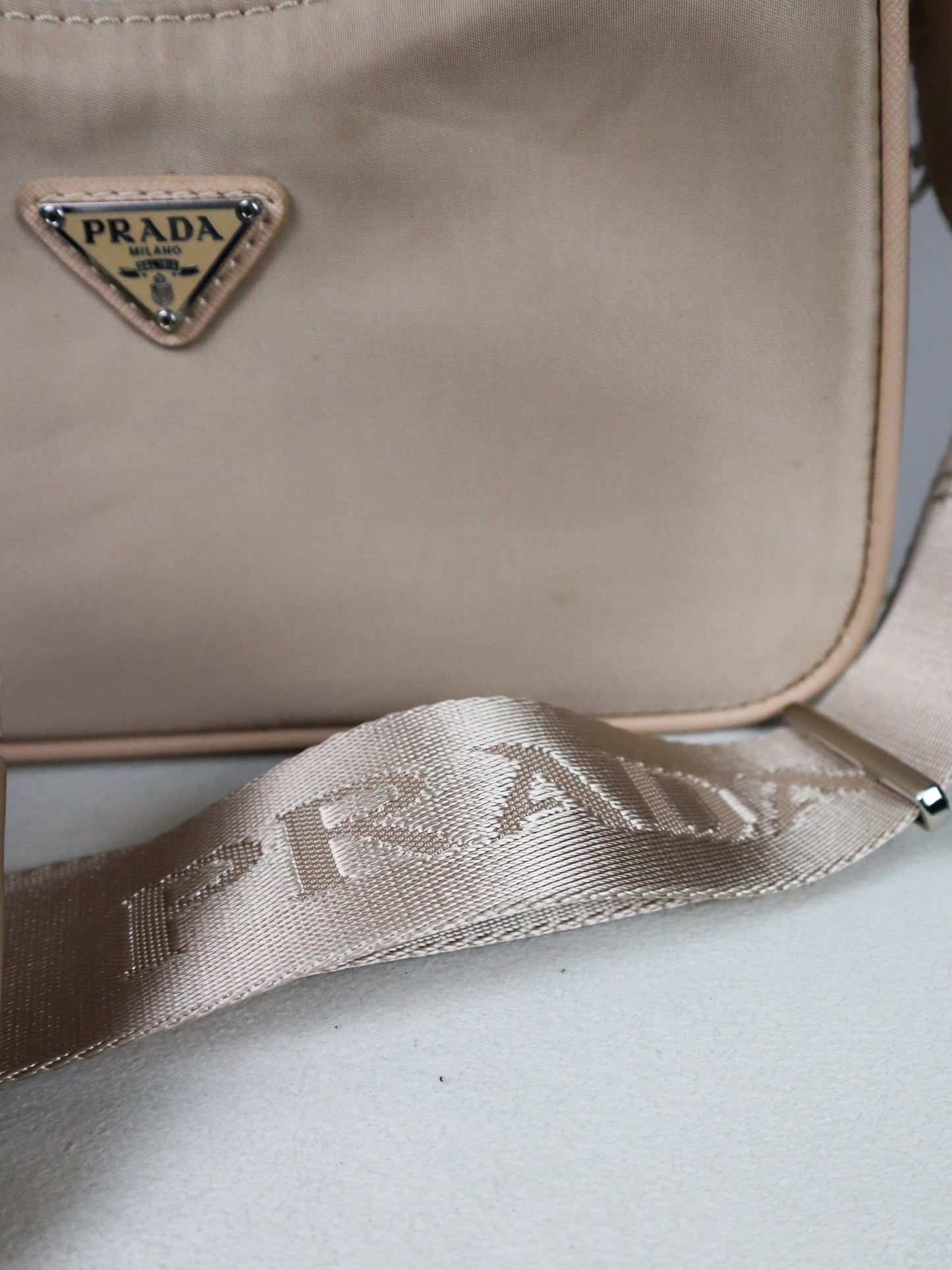 PRADA Borsa Re-Edition 2005 beige