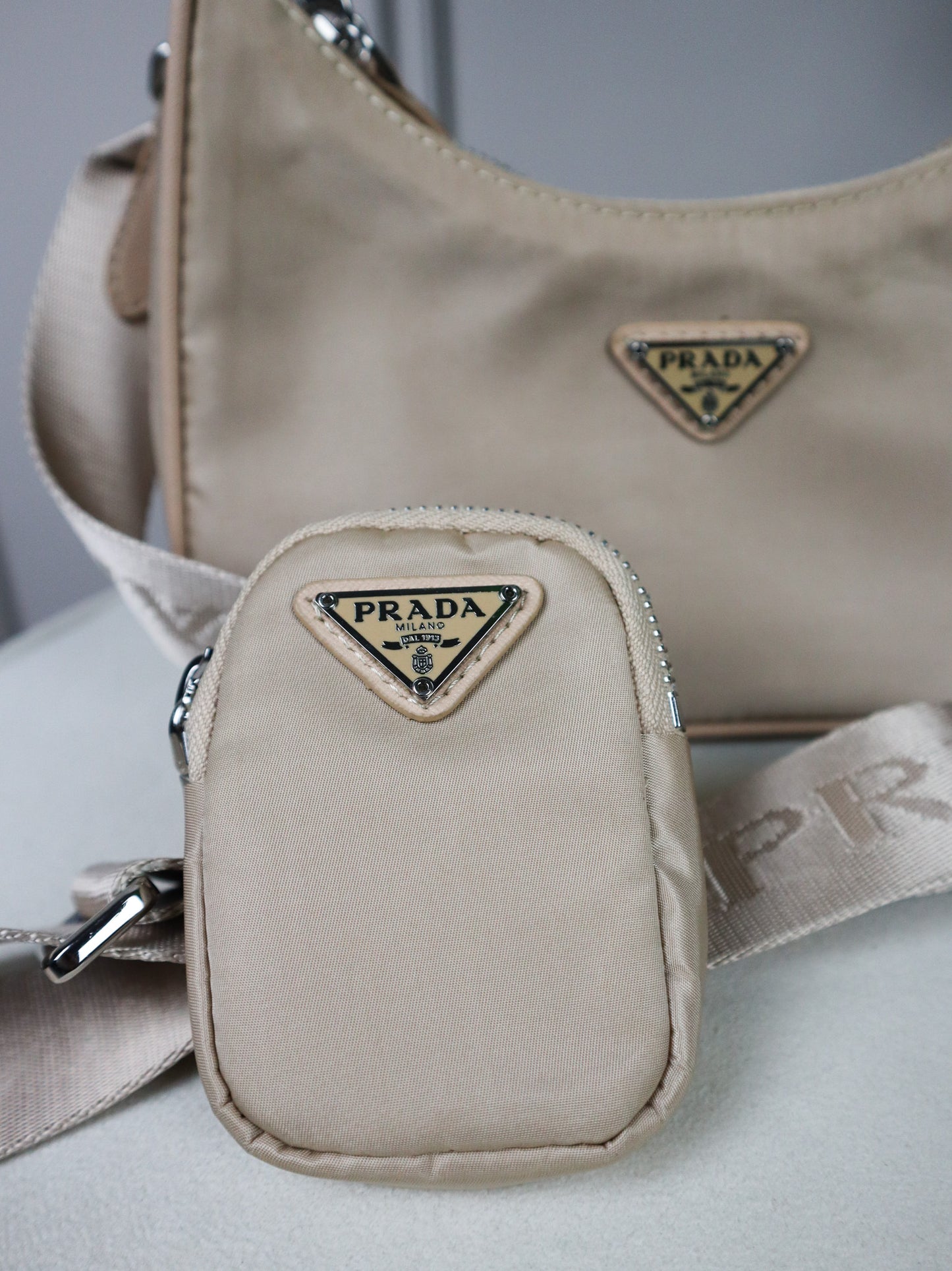 PRADA Borsa Re-Edition 2005 beige