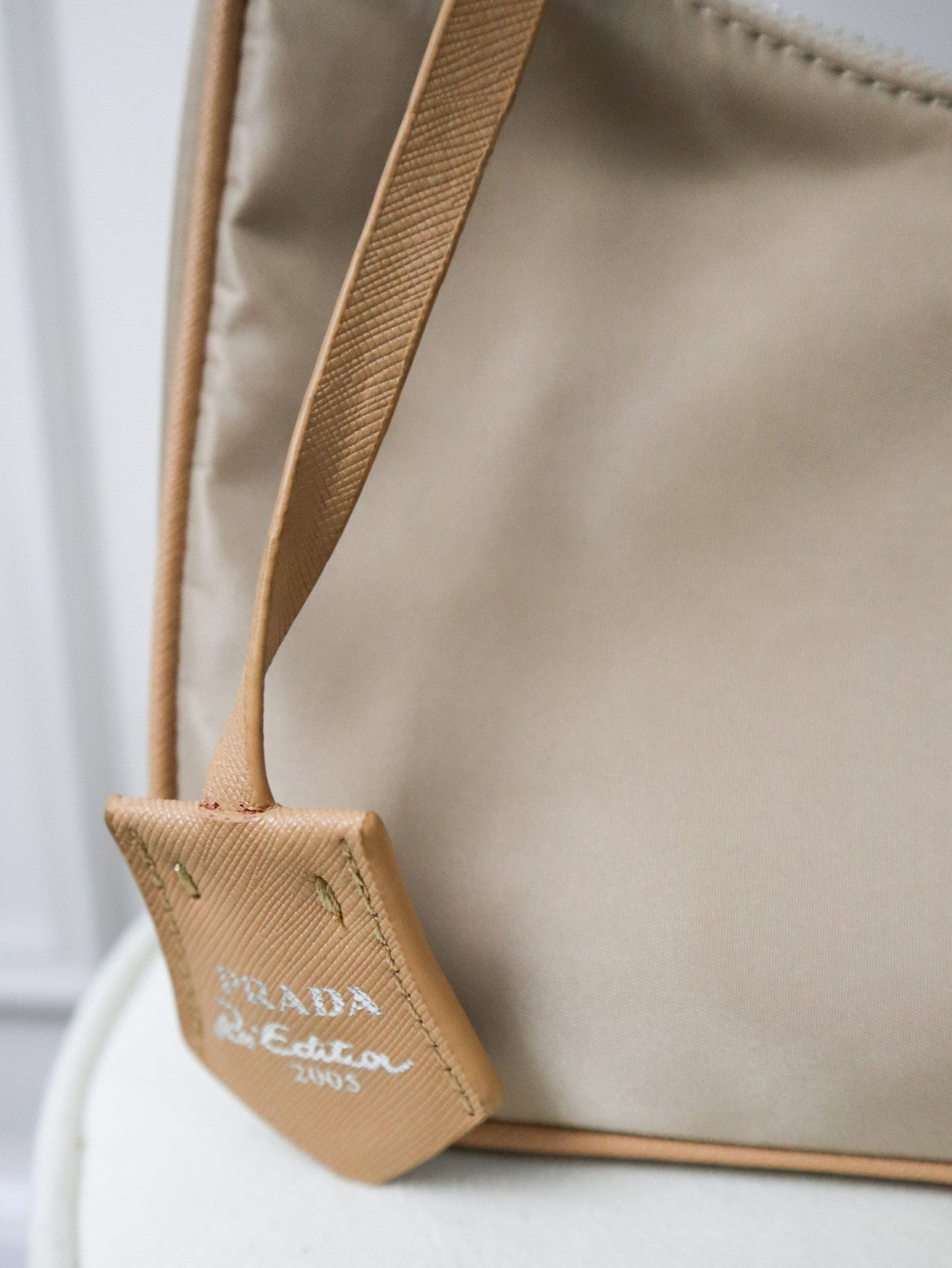 PRADA Borsa Re-Edition 2005 beige e marrone