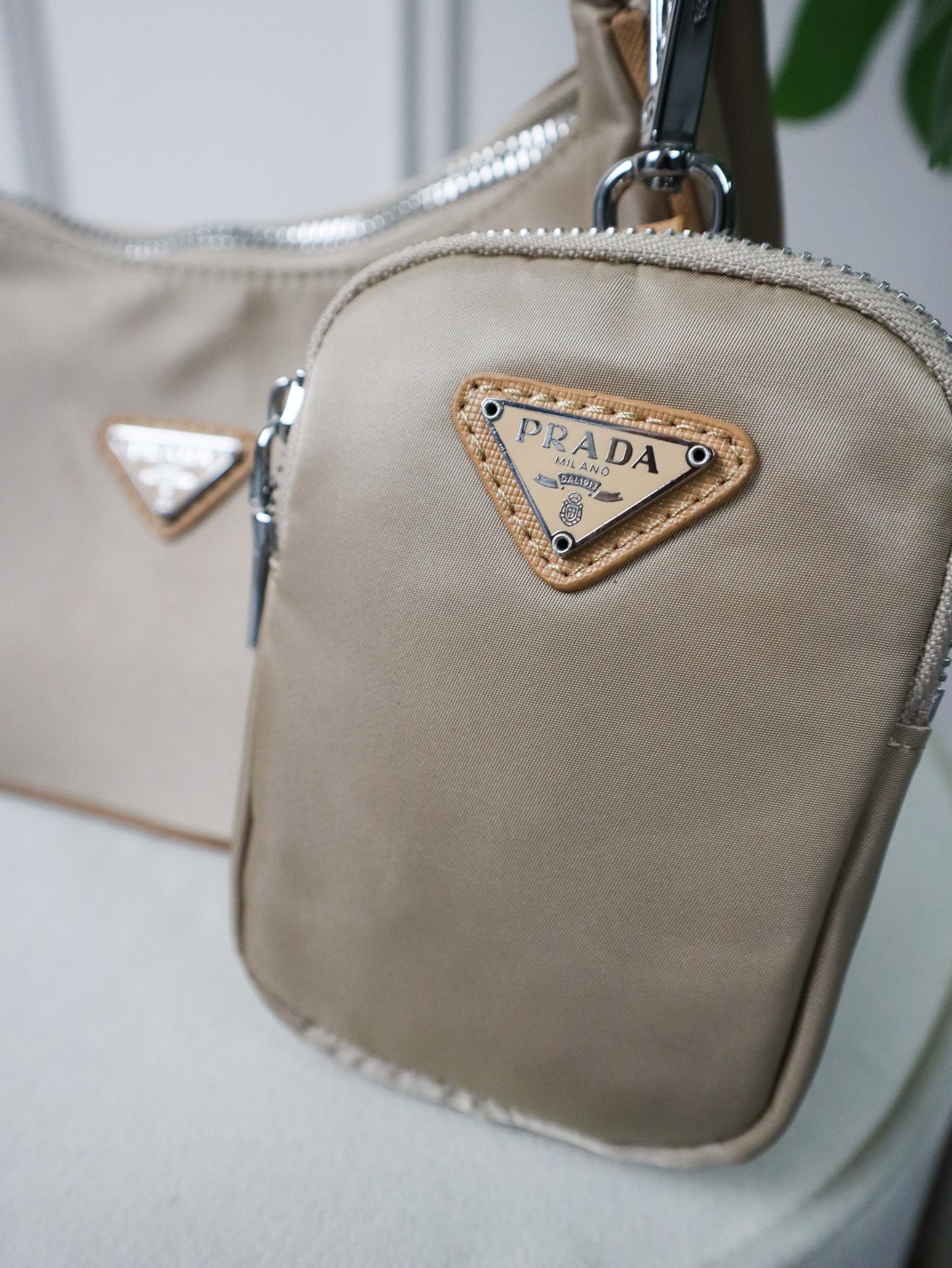 PRADA Borsa Re-Edition 2005 beige e marrone