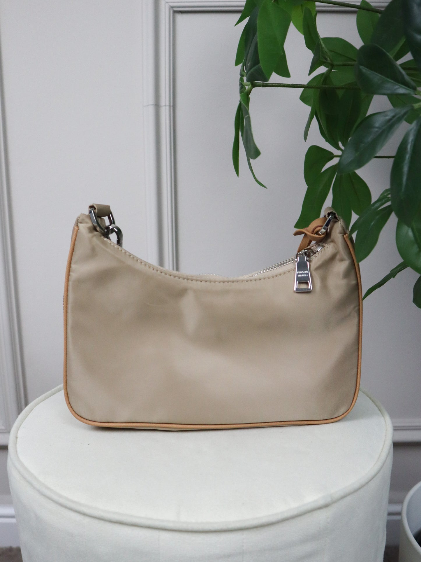 PRADA Borsa Re-Edition 2005 beige e marrone