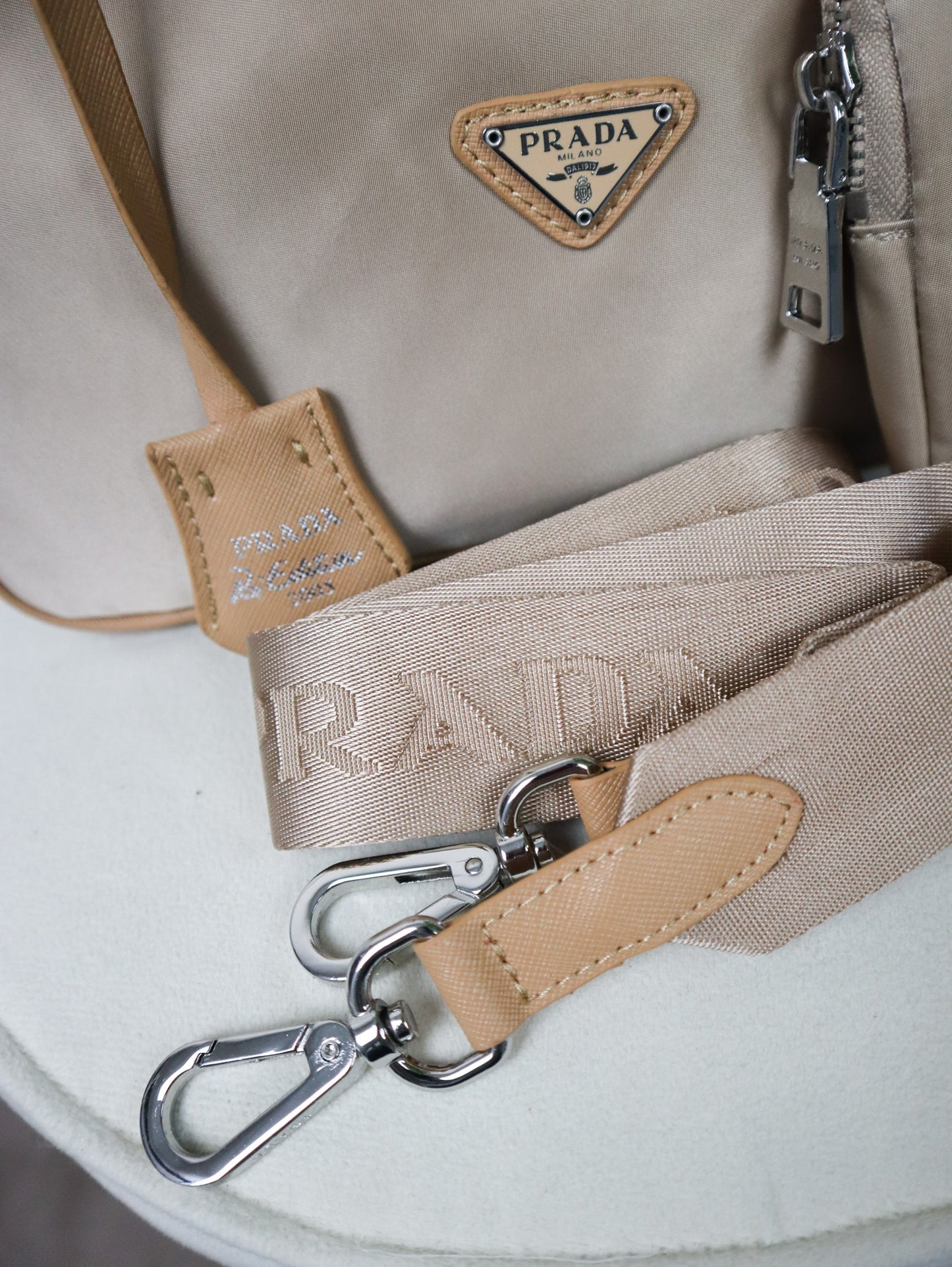 PRADA Borsa Re-Edition 2005 beige e marrone
