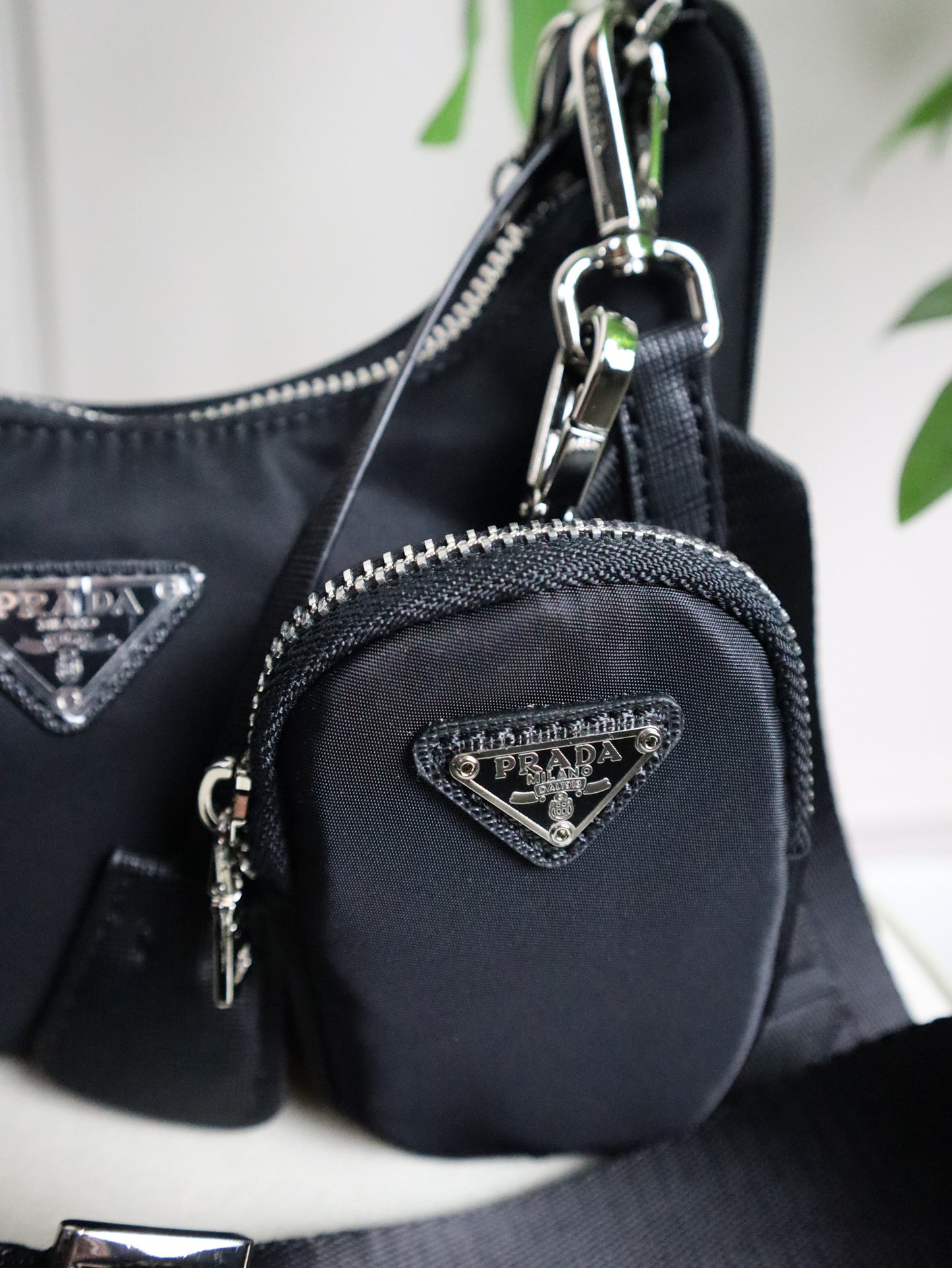 PRADA Borsa Re-Edition 2005 nera e argentata