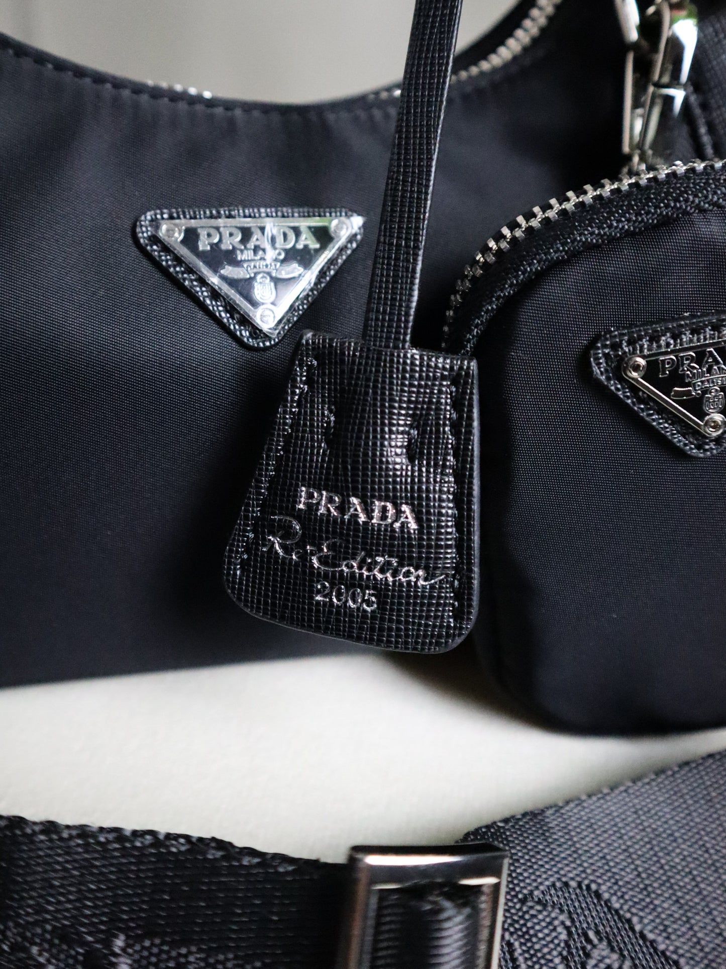 PRADA Borsa Re-Edition 2005 nera e argentata
